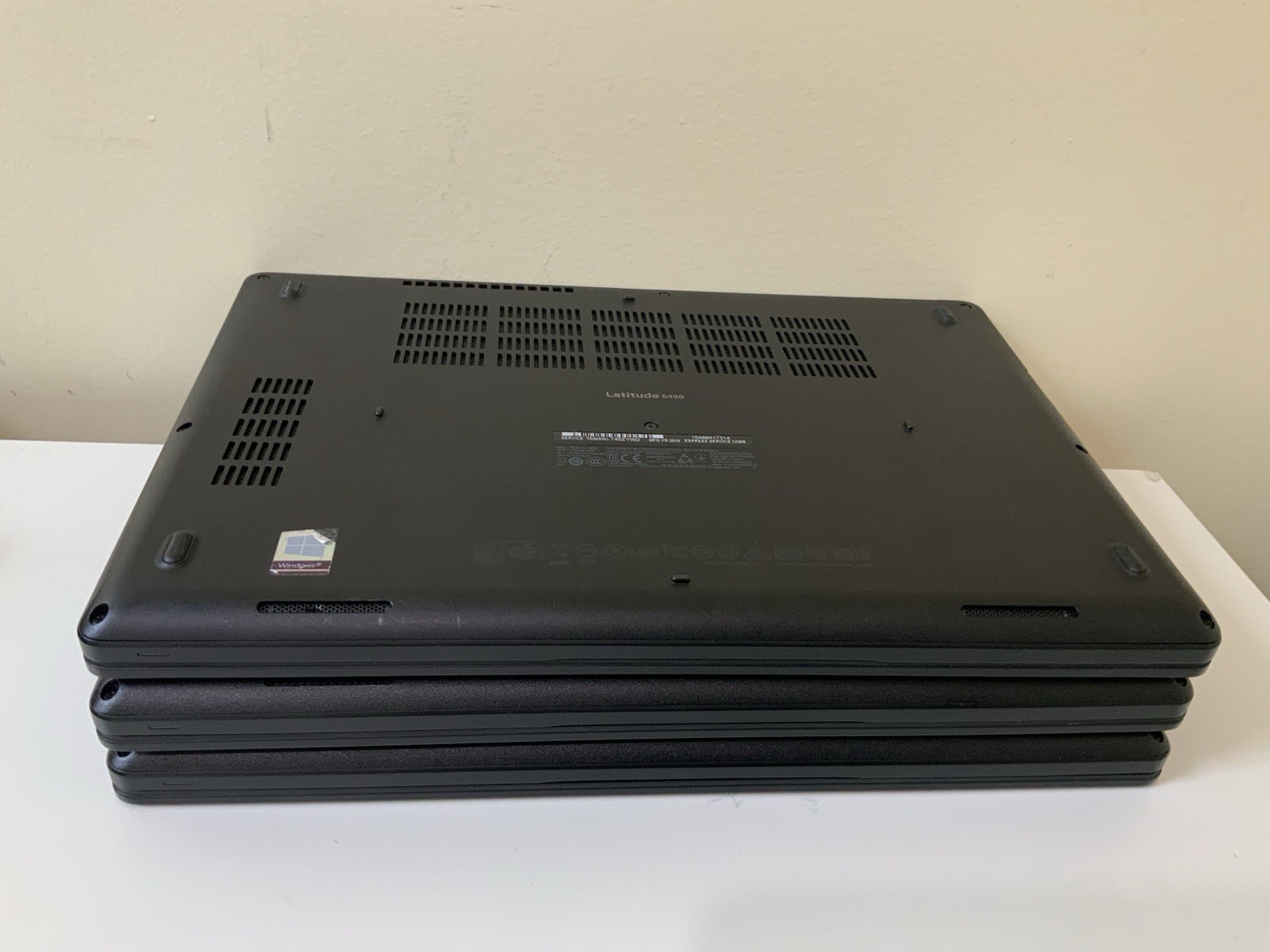 Dell 5490 Latitude 14-Inches i7-8650U 8GB RAM 256GB SSD Laptop