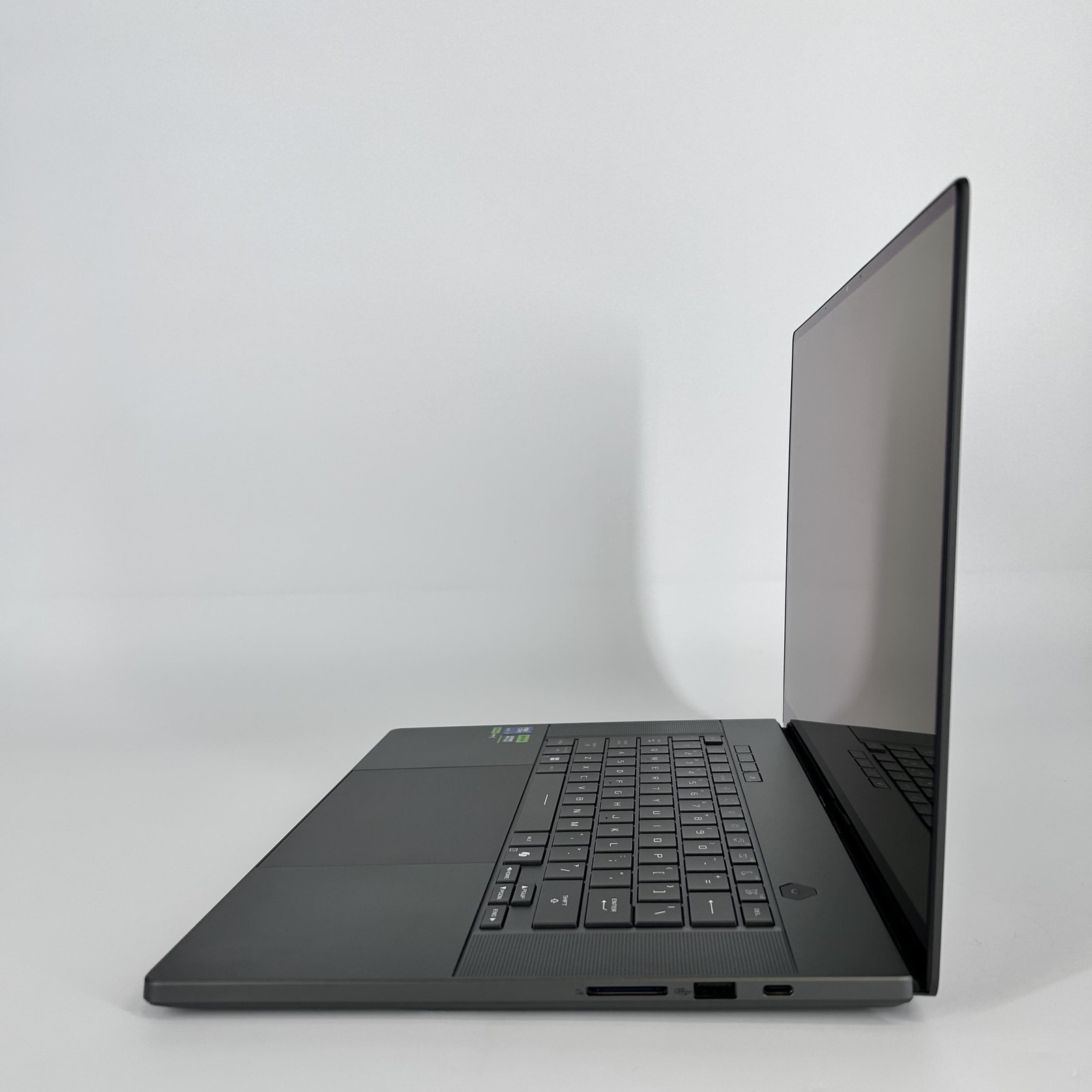 Asus ROG Zephyrus G16 GU605 16 240Hz QHD+ 2.9GHz Ultra 9 285H 32GB 2TB RTX 5080
