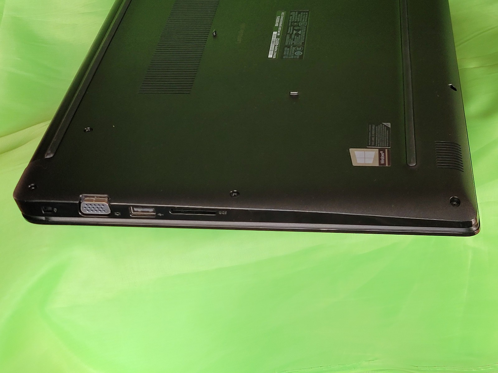 Dell Latitude 3500 32GB 1TB SSD Laptop W11 Pro Intel Core i5-8265u 1.6 GHz 15.5″