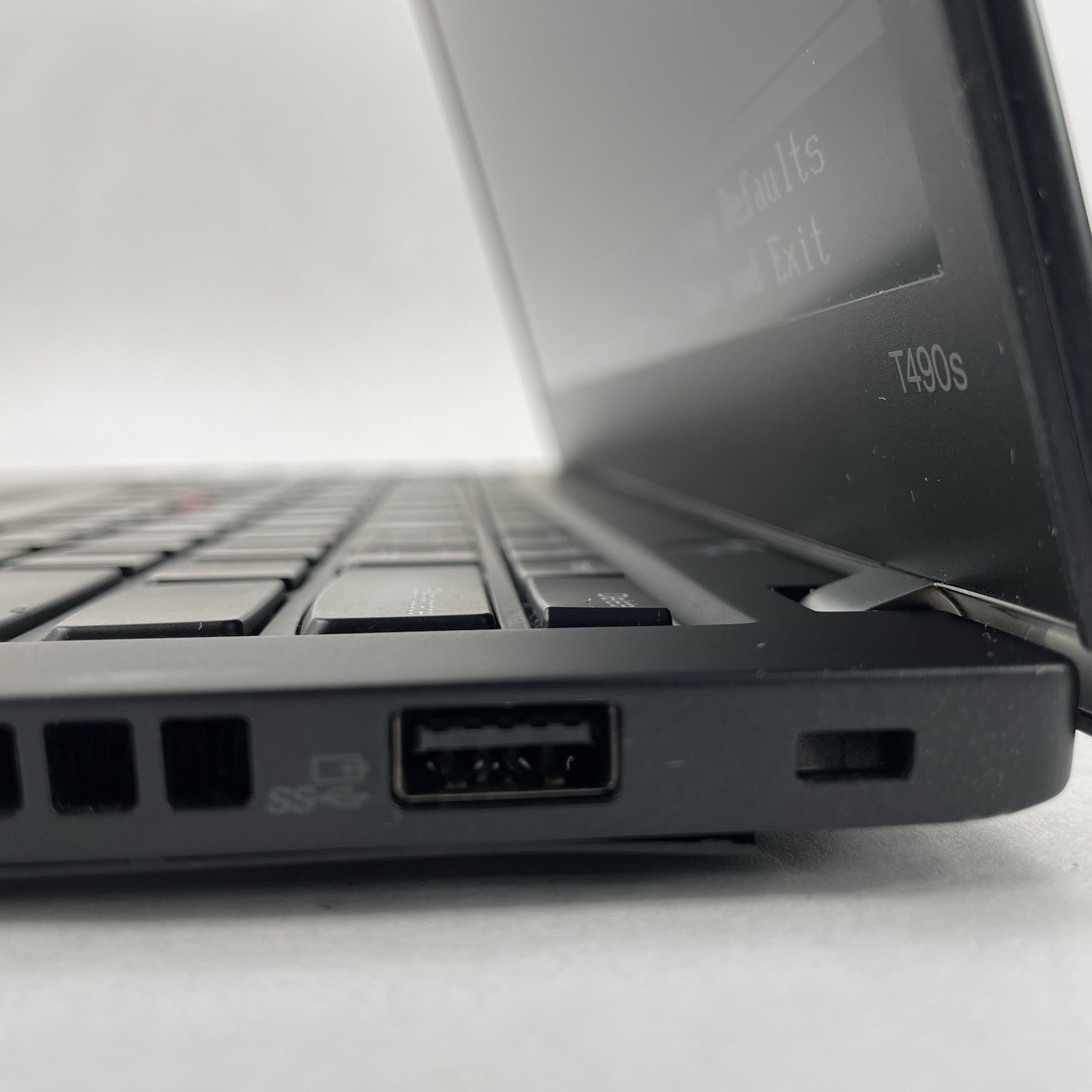 Lenovo ThinkPad T490s 14″ i5-8365U 1.60 GHz 8 GB RAM No SSD/OS/AC – Bad Corner