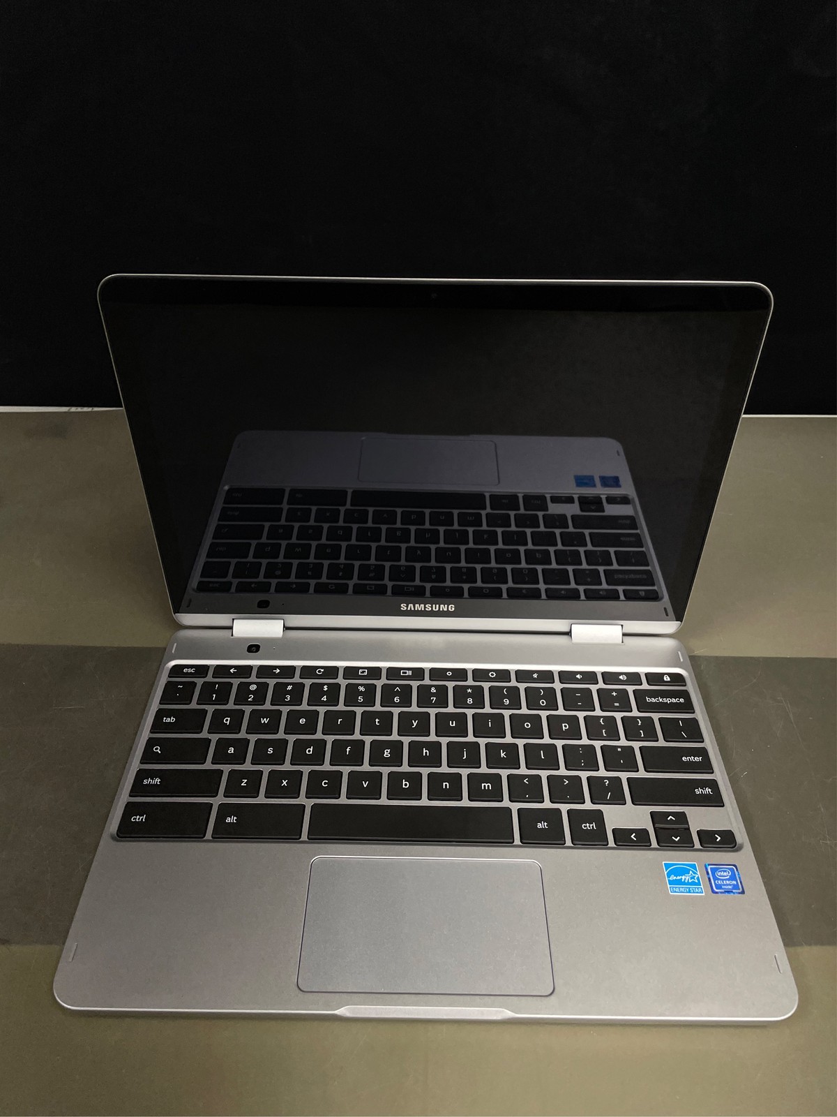 SAMSUNG Chromebook Plus V2 12.2″ 2-in-1 Intel Celeron 4GB RAM 32GB eMMC Chrome O