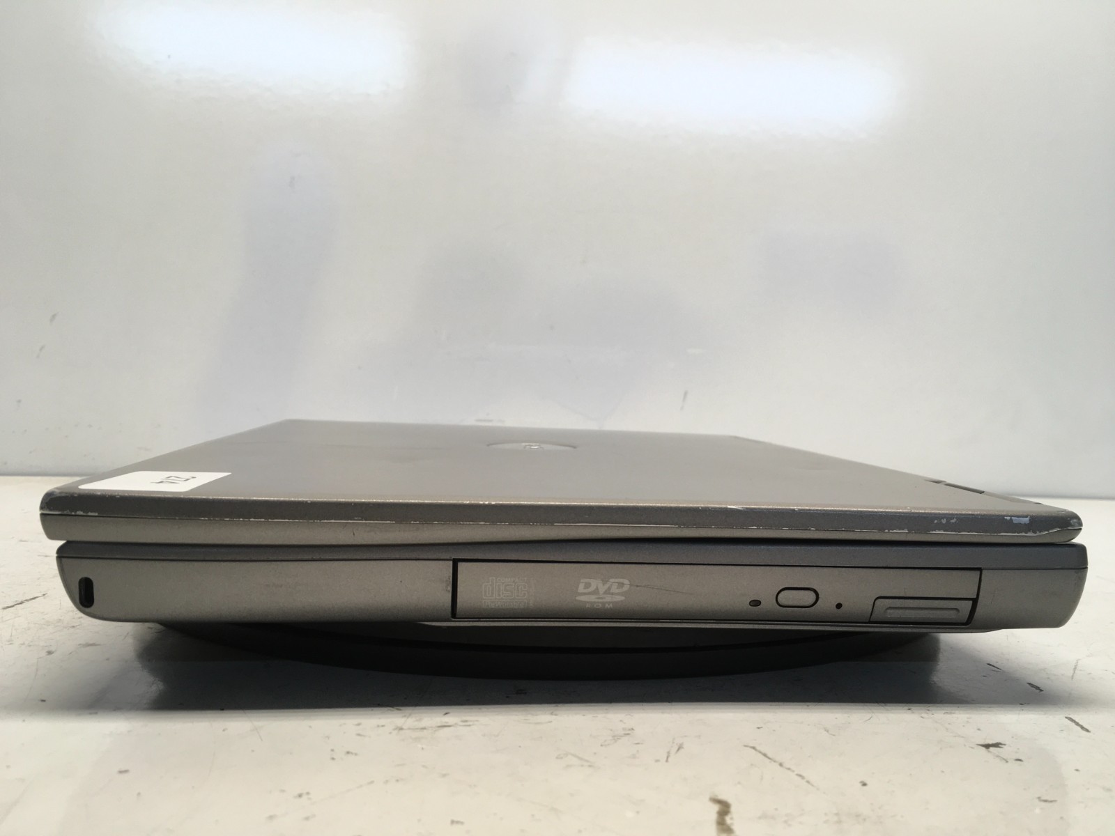Dell Latitude D600 Intel Pentium M 1.4GHz 2 GB NO HDD/Battery