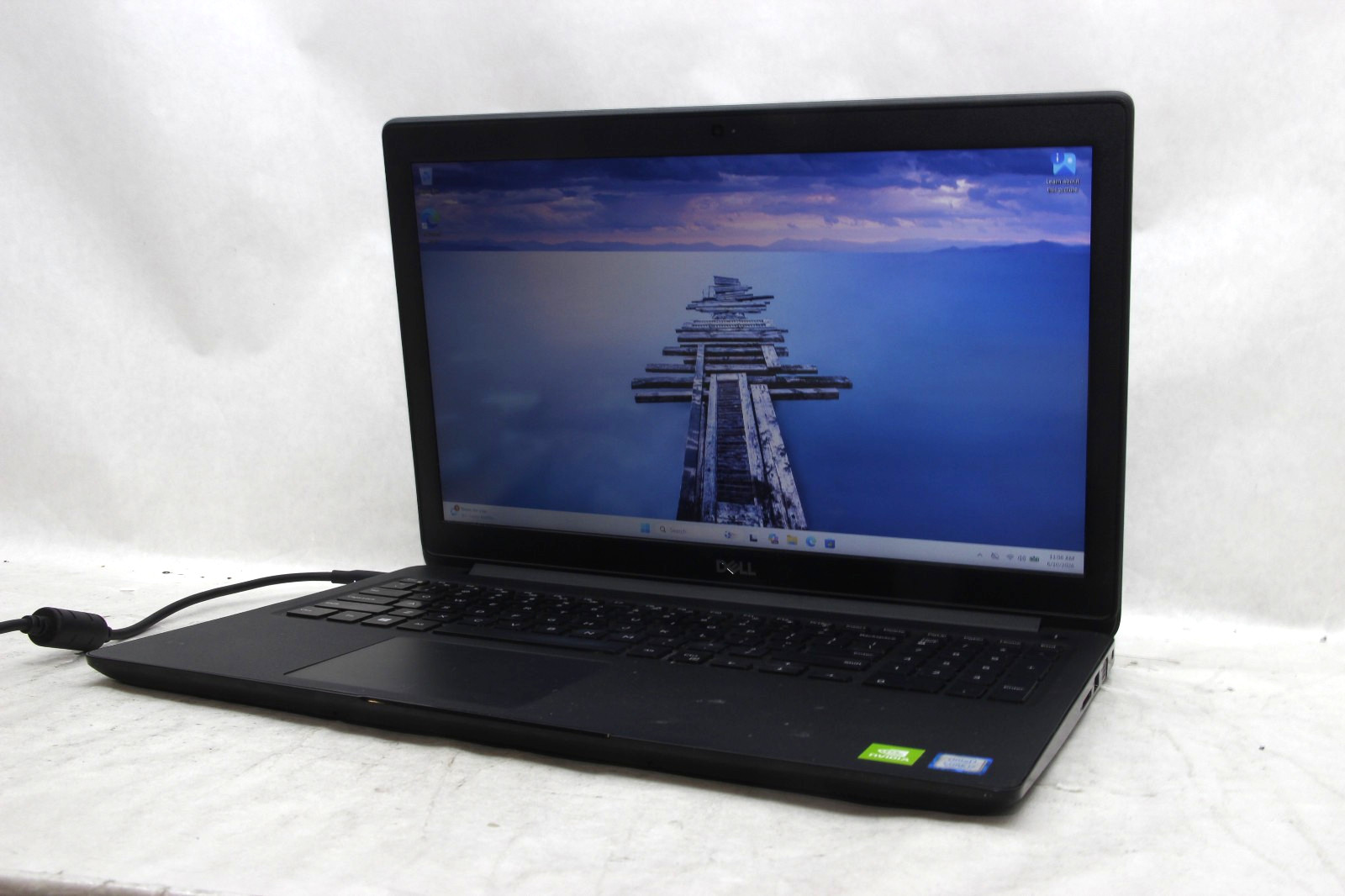 Dell Latitude 3500 15.6″ Laptop i7-8565U 16 GB RAM 256 GB SSD Win 11 w/Charger