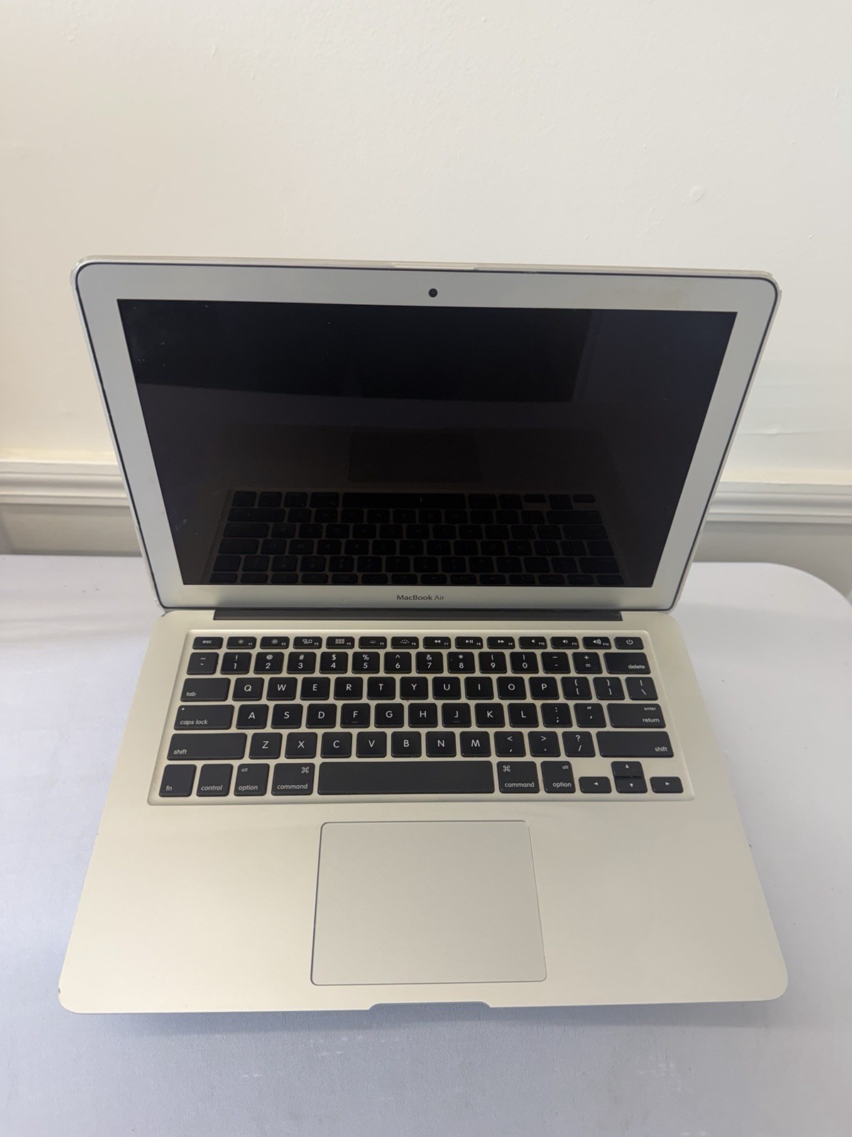 Apple Macbook Air 2012 Laptop – Intel i5-3427U – Screen Leaking Light – Read Des