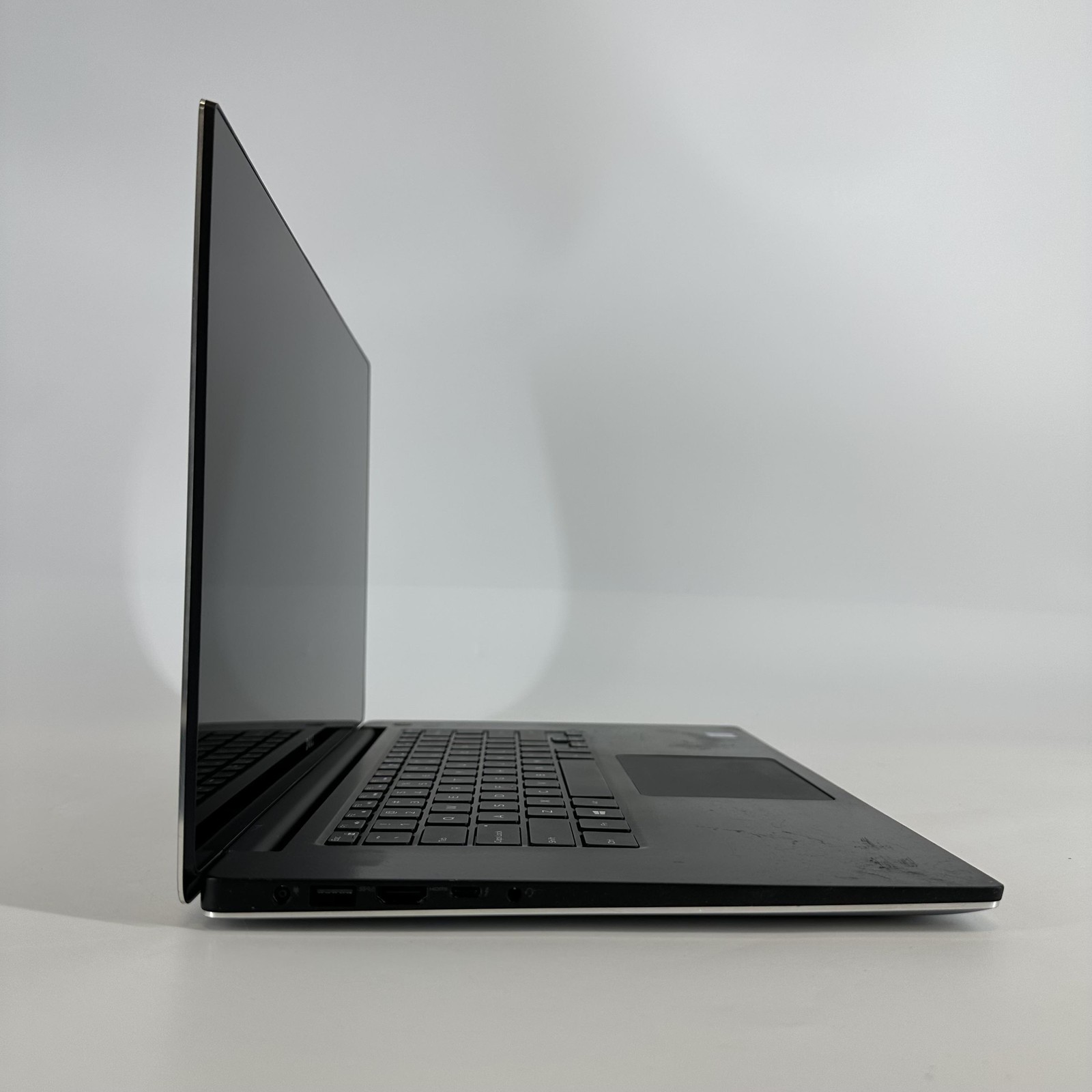 Dell XPS 15 9560 2017 4K TOUCH i7-7700HQ 2.80GHz 32GB 1TB SSD NVIDIA GTX 1050