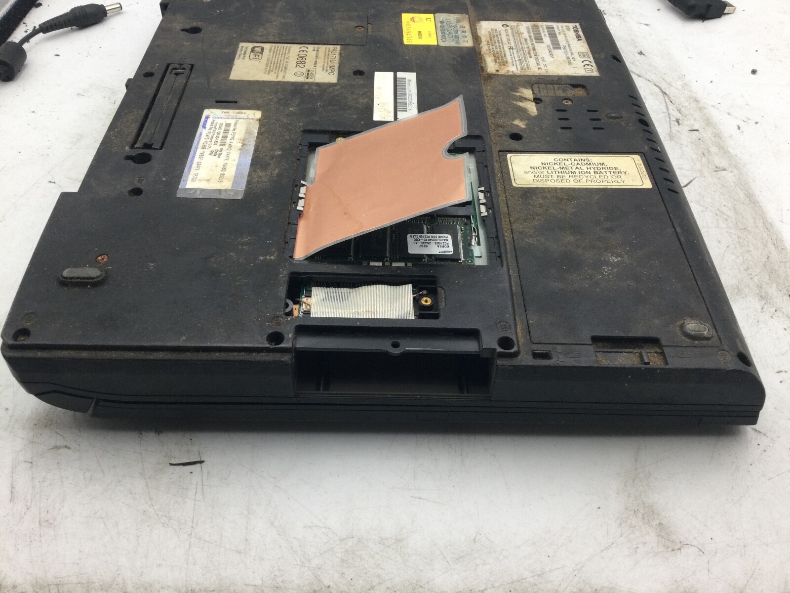 Toshiba Satellite Pro 6100 – FOR PARTS – INTEL PENTIUM 4 – 512MB RAM – READ – BB