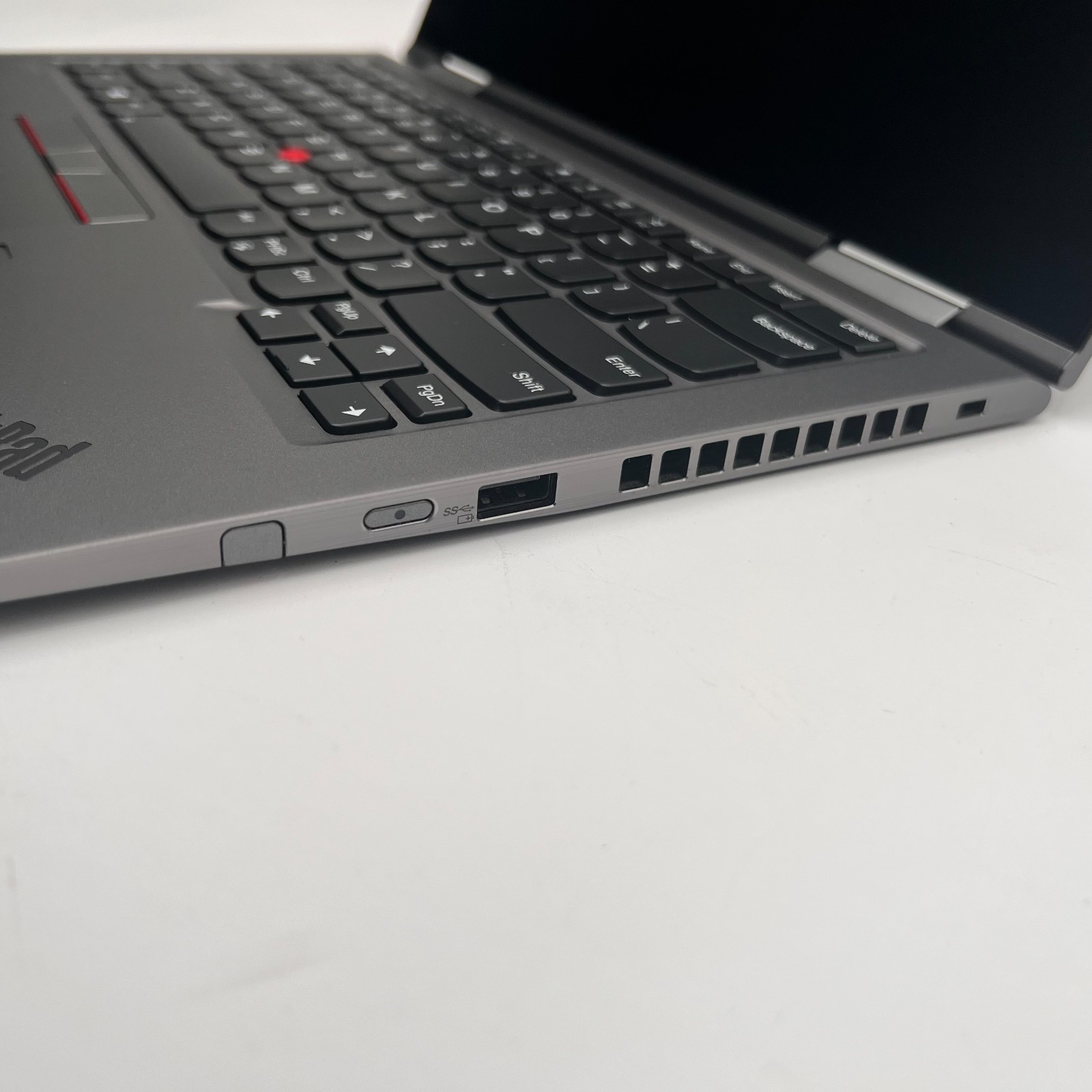 Lenovo ThinkPad X1 Yoga 4th Gen 14″ i7-8665U 16GB RAM 512GB SSD No OS | TESTED