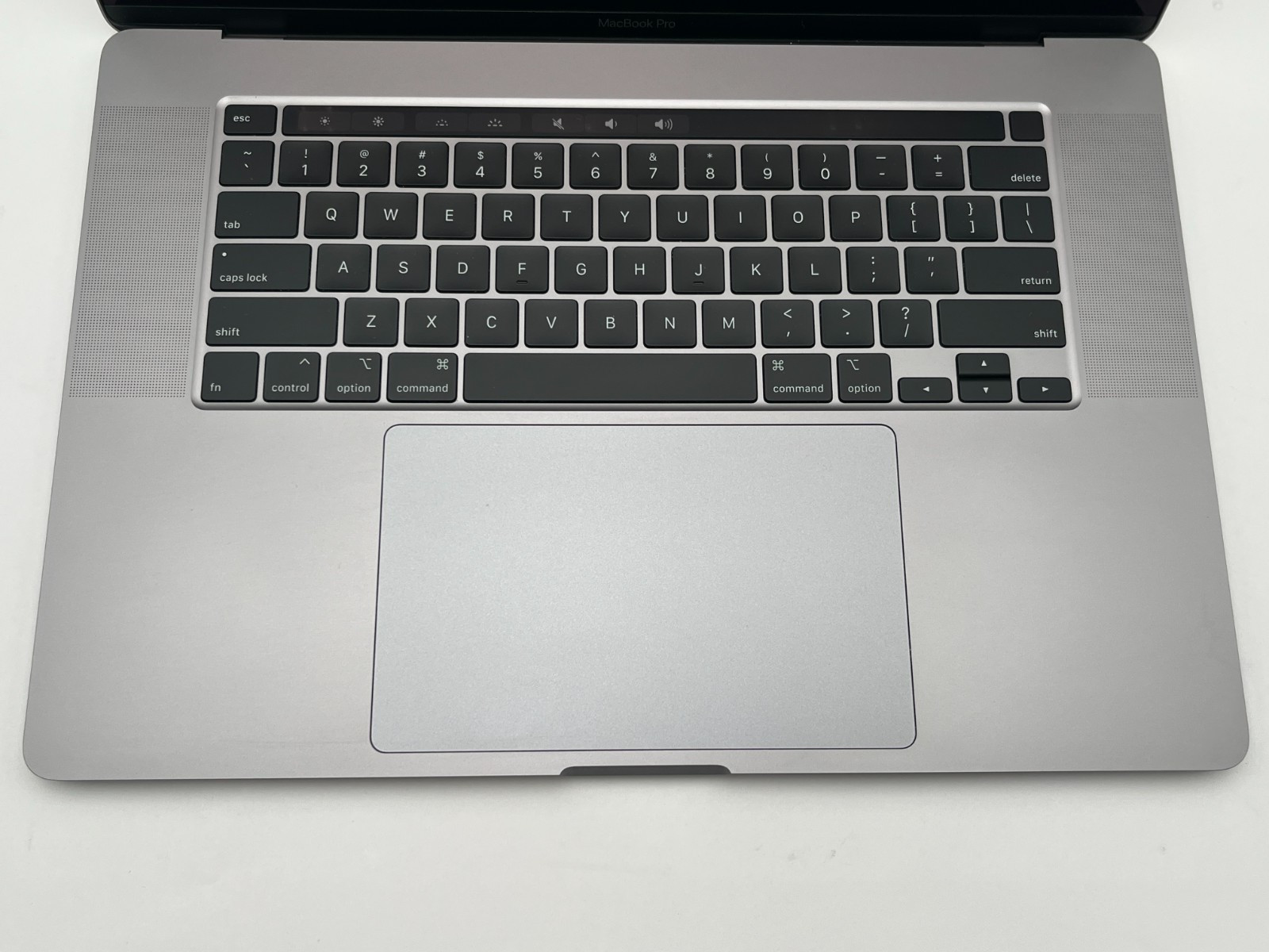 APPLE A2141 16″ MACBOOK PRO 2019 CORE i7-9750H@ 2.6 GHz 16GB 500 TAHOE CRK BEZEL