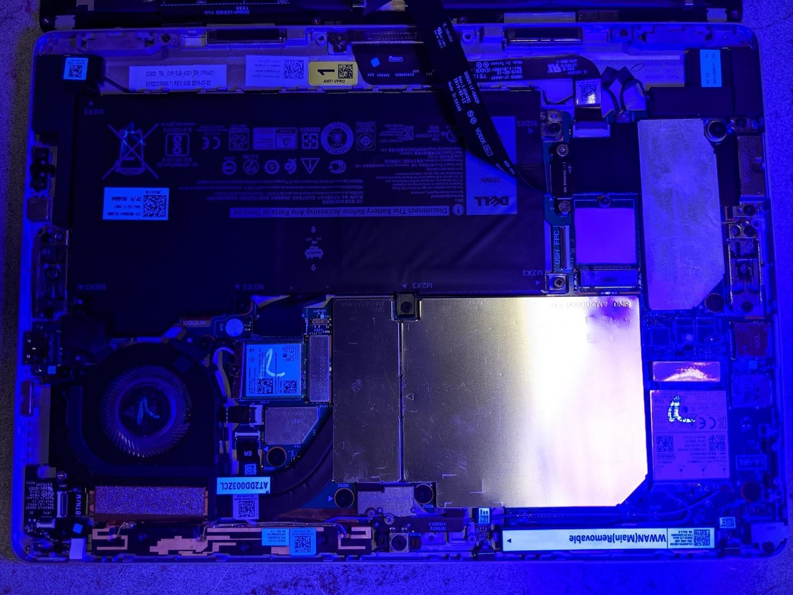 DELL LATITUDE 7200 2-IN-1 i5-8365U @ 1.60GHz, 8GB RAM, NO HDD/OS – (FOR PARTS)