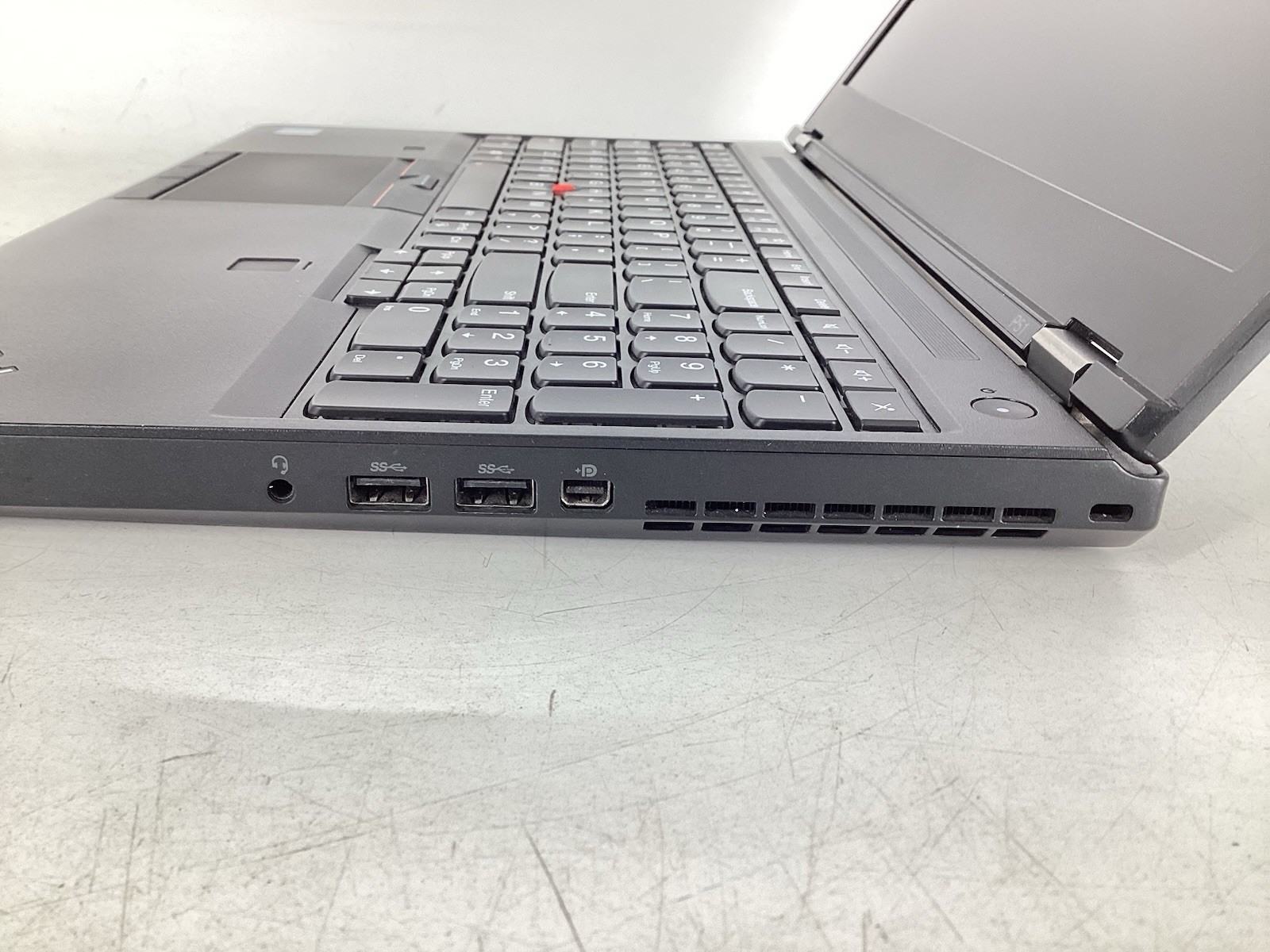 Lenovo ThinkPad P51 15.6″ (i7-7700HQ 2.8GHz Quadro M1200, 32GB, No SSD/OS) No AC