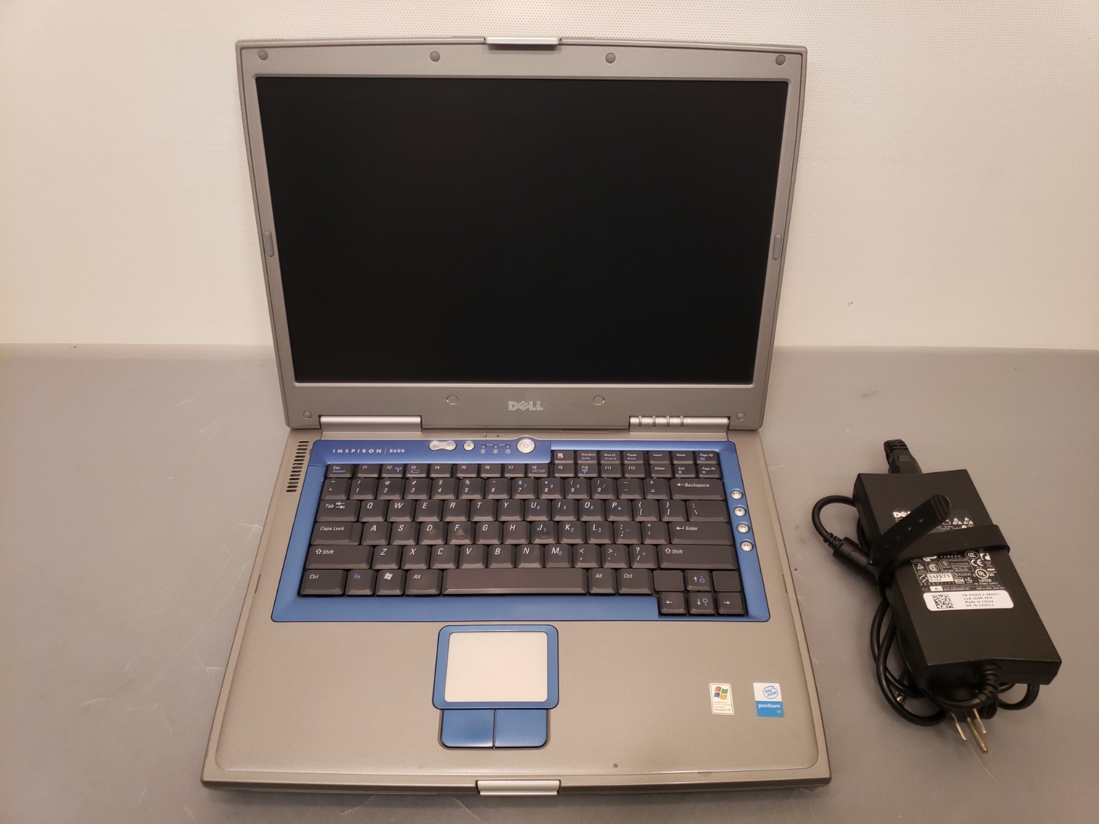 Vintage Dell Inspiron 8600 Laptop Intel M 1.4GHz 1GB 40GB WinXP 15.4″ Bright!