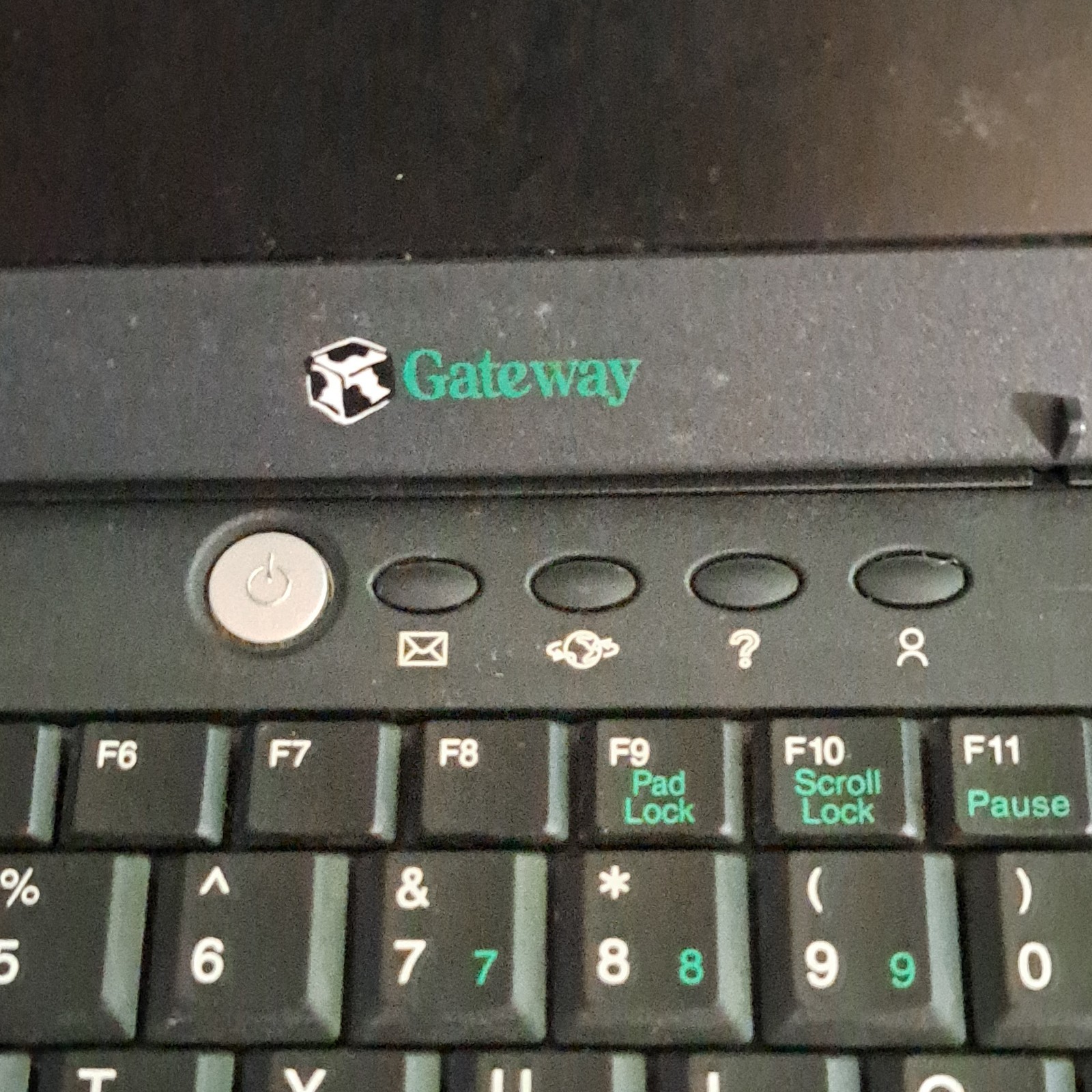 4 laptops Gateway PSWS6 Solo 1450 Intel Core i5 Windows 7 XP for parts only