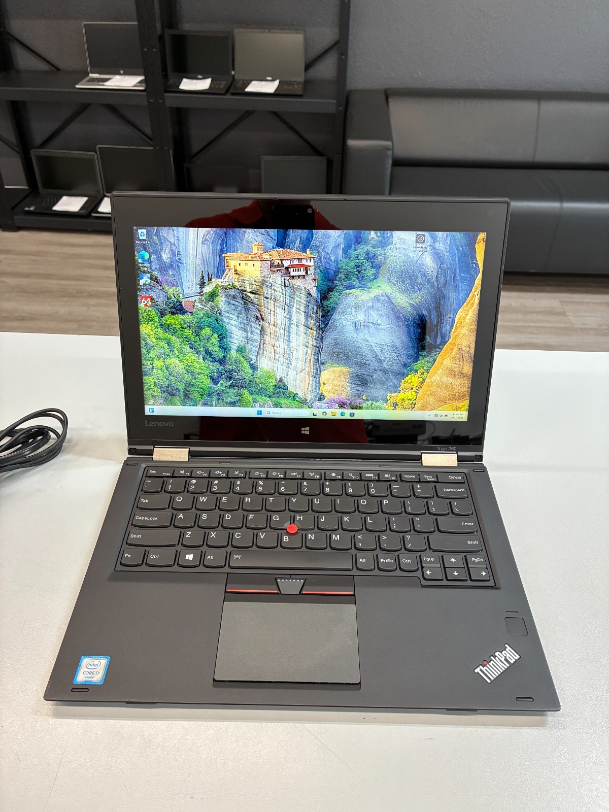 Lenovo Yoga 260: 12″ / i7-6600U / 4Gb / SSD 128Gb / Win 11. Screen damaged