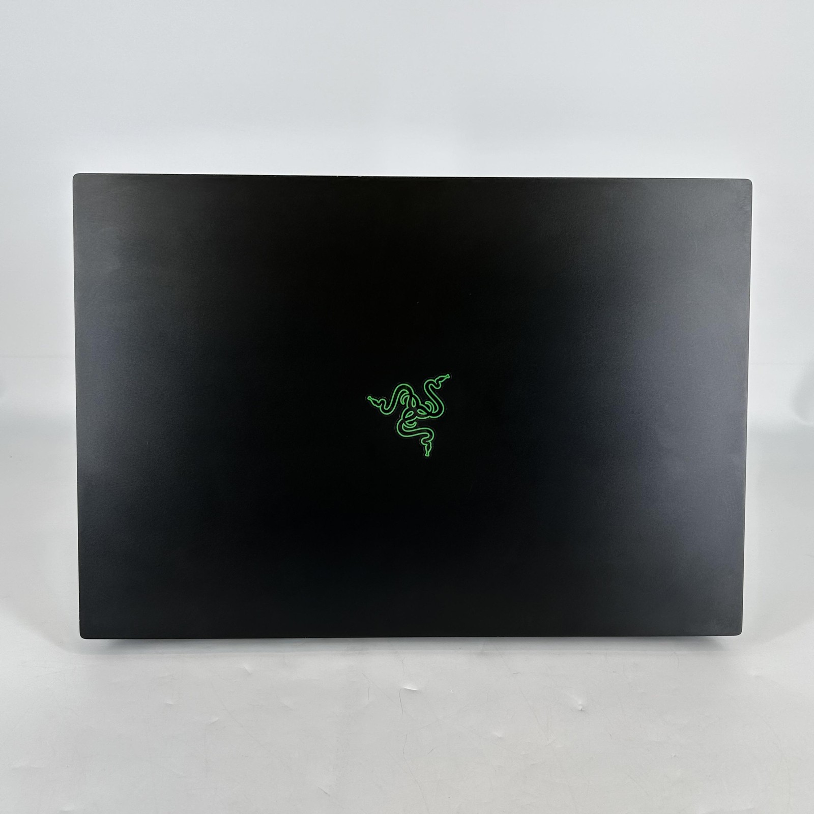 Razer Blade 18 240Hz QHD+ 2.2 GHz i9-13950HX 16GB 512GB SSD RTX 4090 FRAME GAP