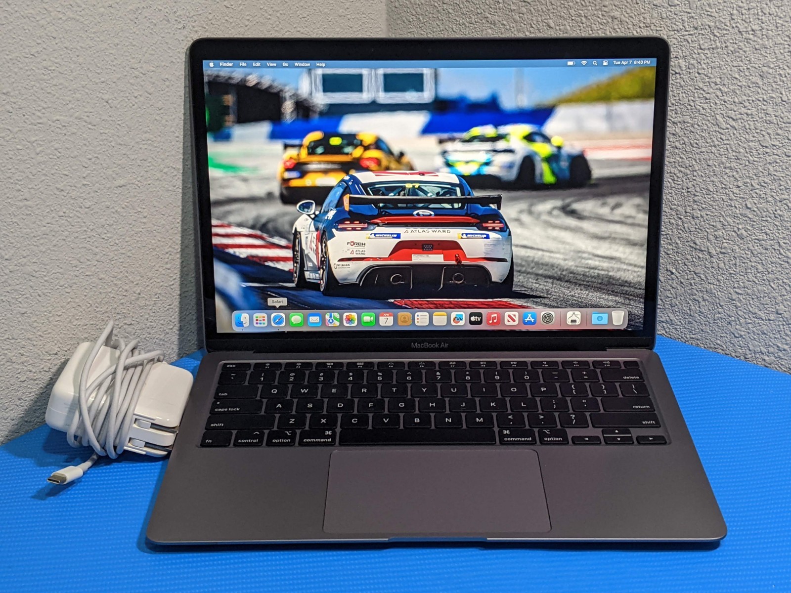 Apple MacBook Air 13″ A2179 (2020) i5-1030NG7 1.1GHz 8GB 512GB SSD MVH22LL/A +PA