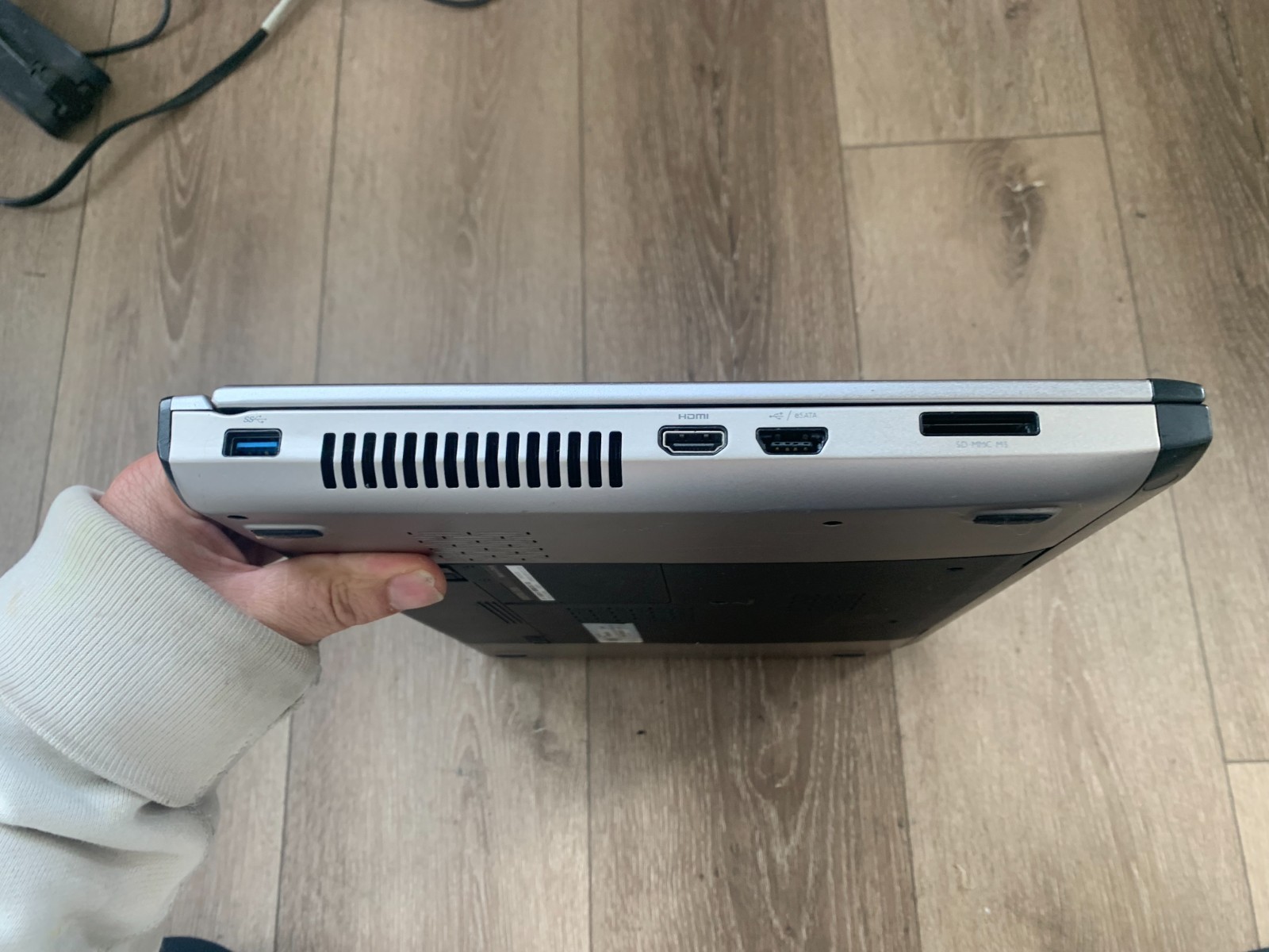 Dell Vostro 3555 15.6″ AMD E2-3000M 1.80GHz 4 GB RAM 320GB HDD Win 7 Pro