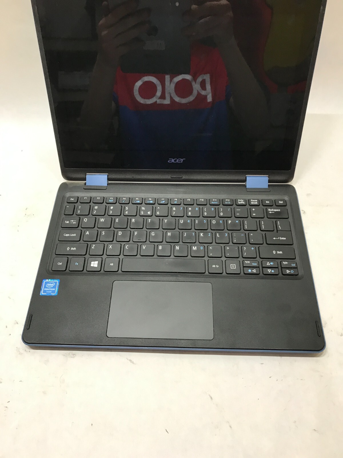 Acer Aspire R3-131T-P0KR 11″ Pentium 2GB RAM 32GB eMMC For Parts NO POWER!! – DW