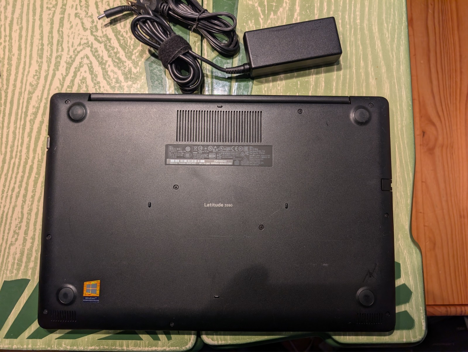 Dell Latitude 3590 Laptop, i5-8250U, 8GB DDR4. 256 GB NVMe, Wifi + BT, Win11 Pro