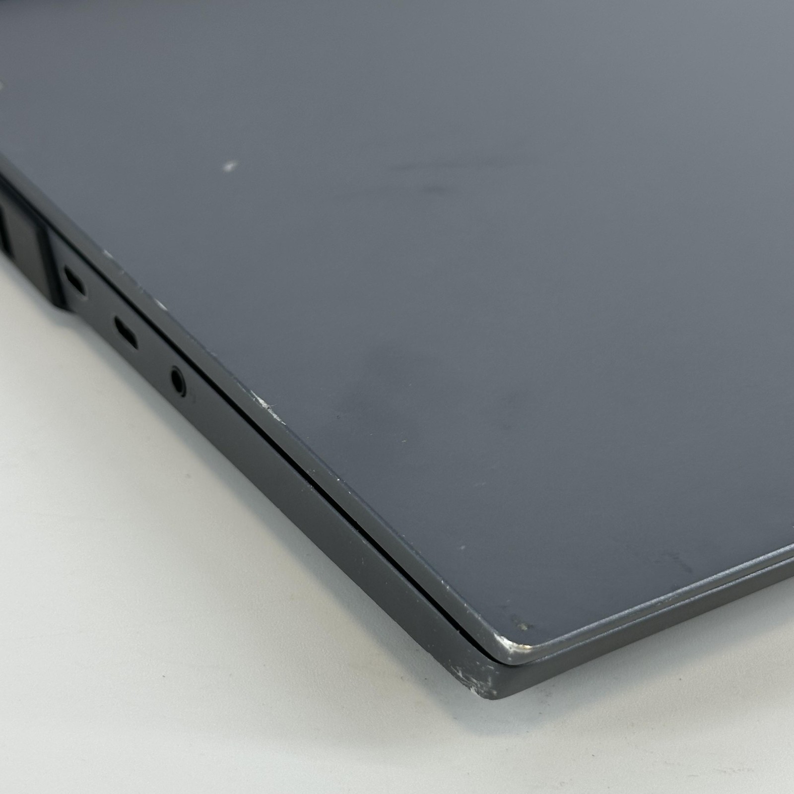 Lenovo Legion 7i 15.6 240Hz FHD i7-10750H 2.60GHz 32GB 2TB RTX 2070 Super Max-Q