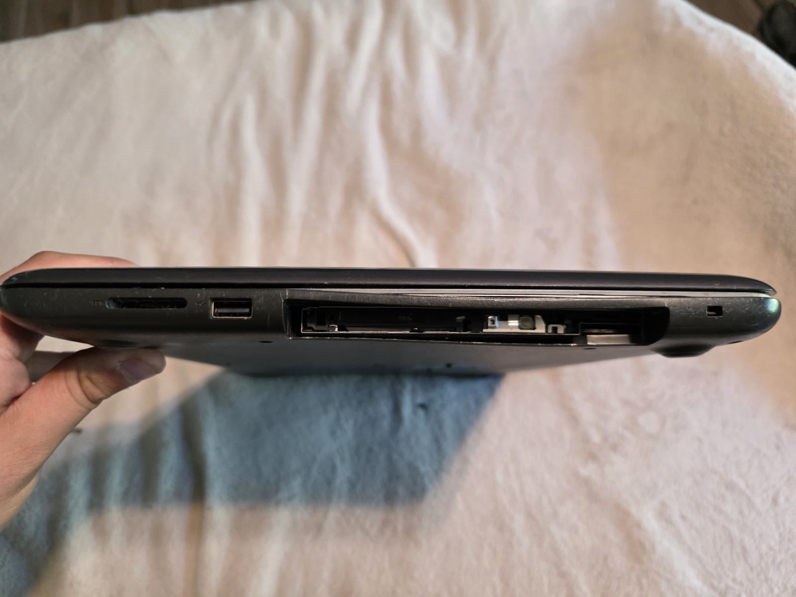 Dell Inspiron 17 5000 Series, i3 7th Gen Intel, 8GB DDR4, P32E001