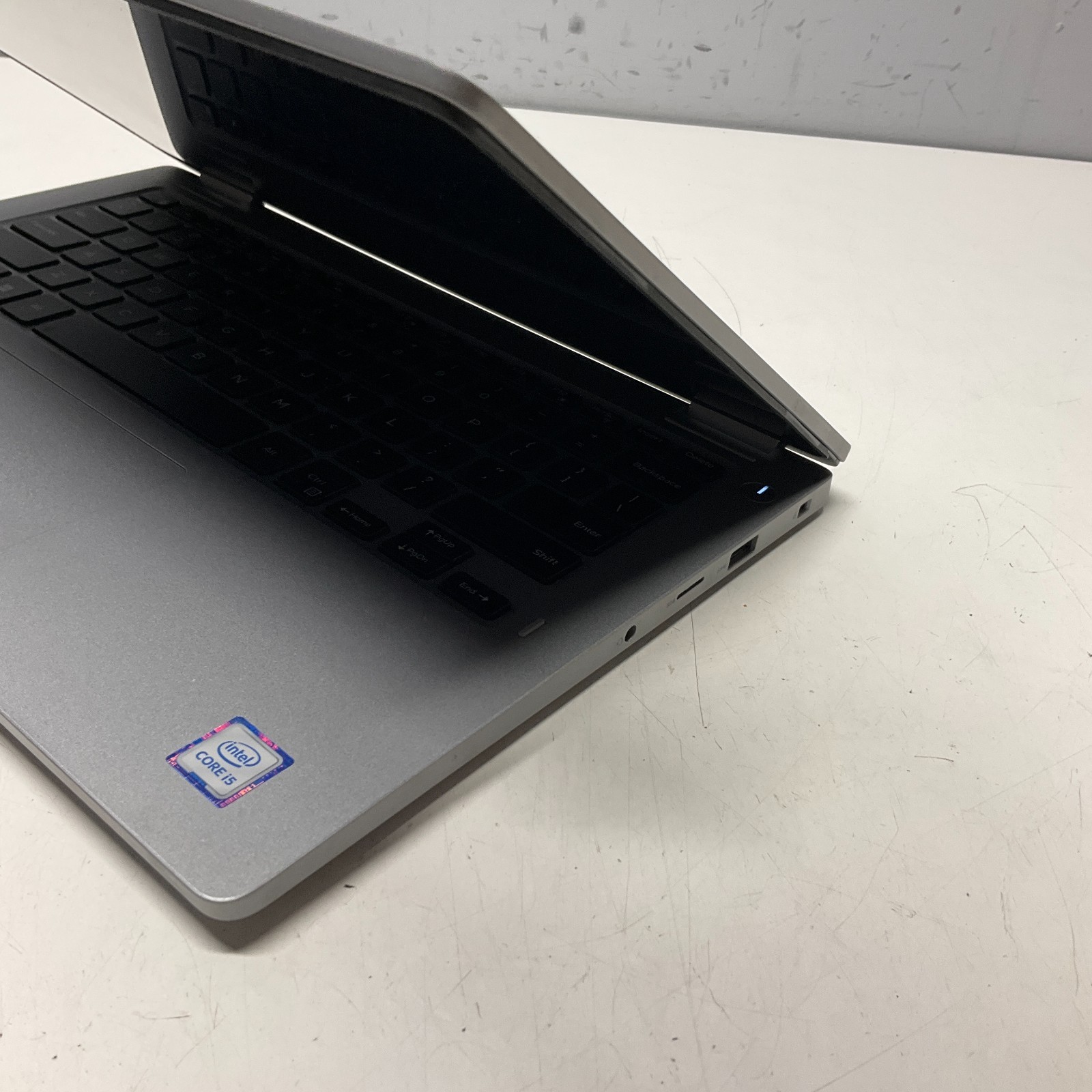 Dell Latitude 3310 2-in-1 Intel i5-8265U 1.60GHz 4GB RAM 128GB SSD Windows 11