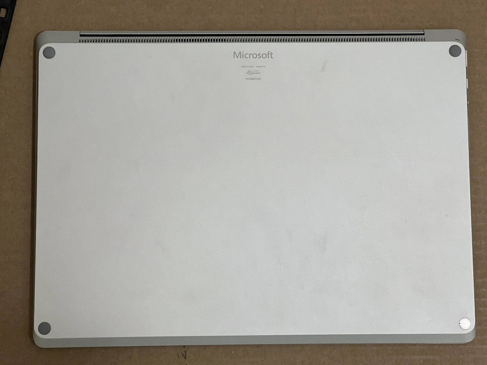 Microsoft Surface Laptop 2 (Intel Core i7-7660U, 16GB RAM, 512GB) Platinum – SEE