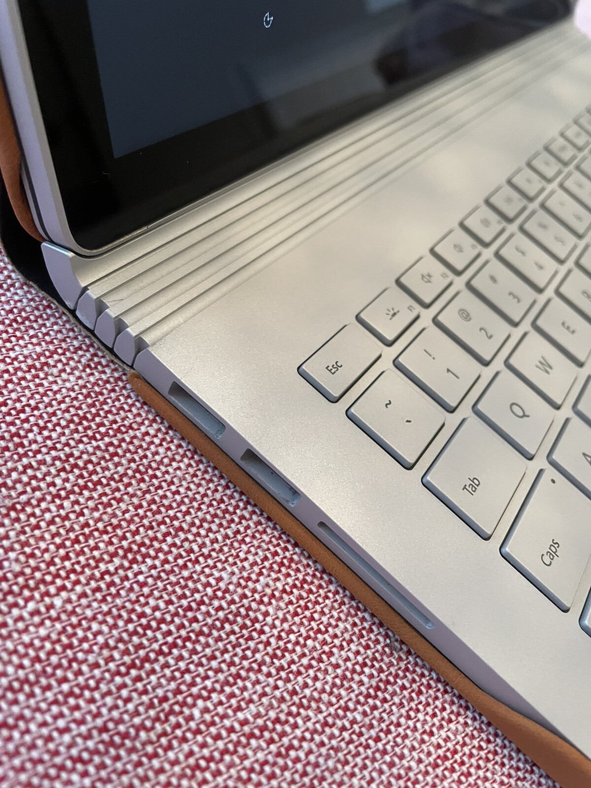 Microsoft Surface Book 3 13.5″ (256GB SSD, Intel Core i5 10th Gen., 3.70 GHz,…