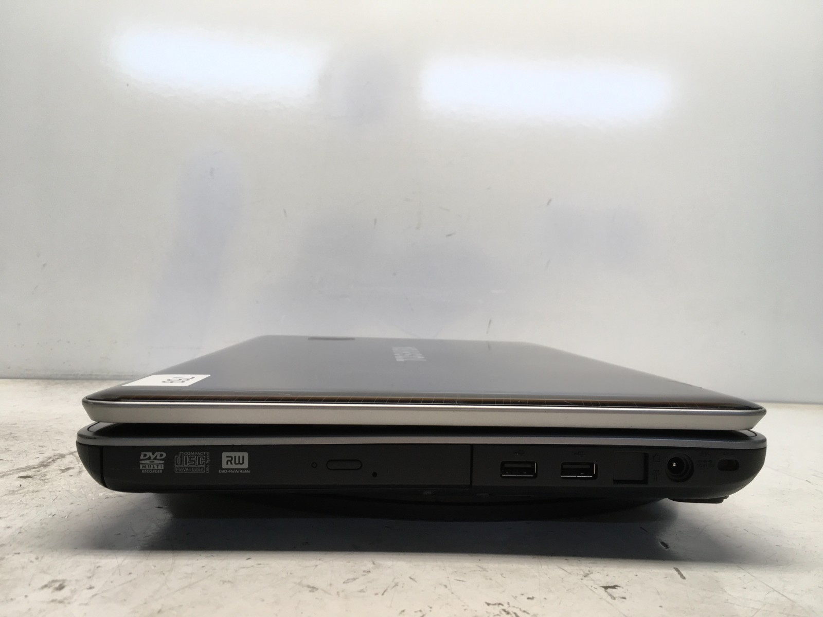 Toshiba Satellite A505-S6005 Intel i3-M330 2.13GHz 4 GB NO HDD