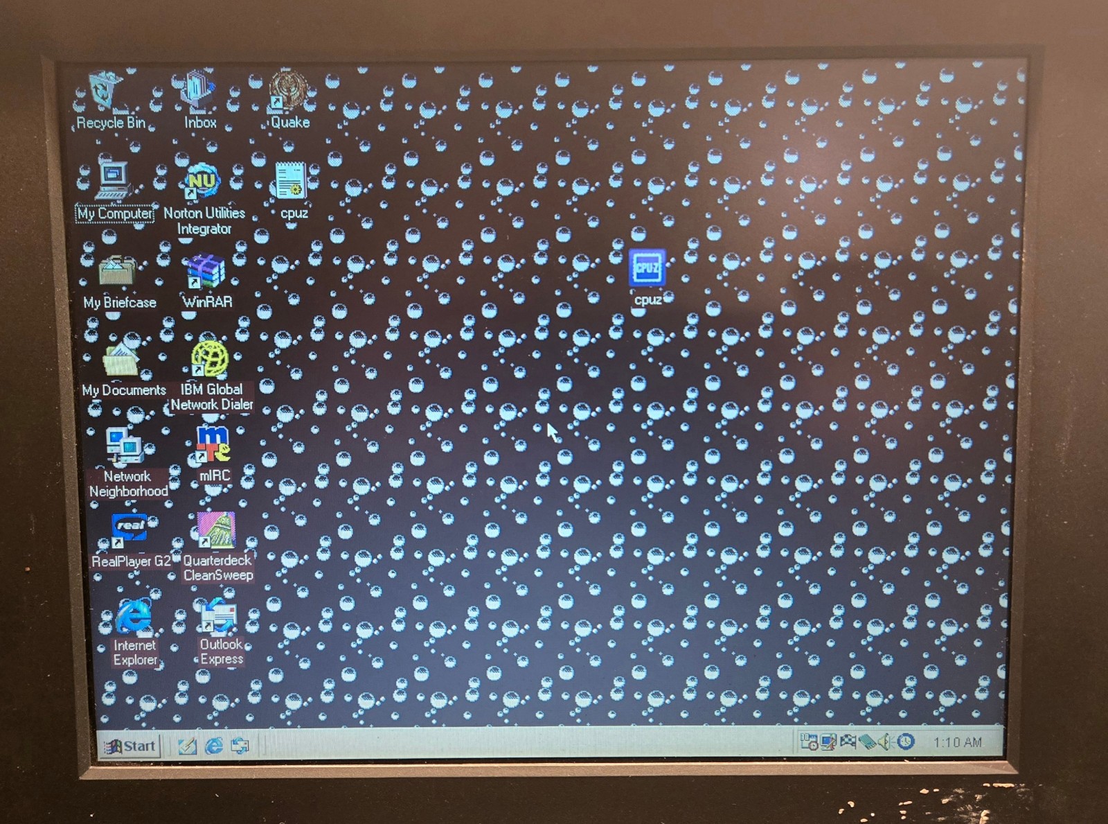 Vintage Sager FMA86T (Intel Pentium @ 120 MHz, 24 MB RAM, Win98SE)