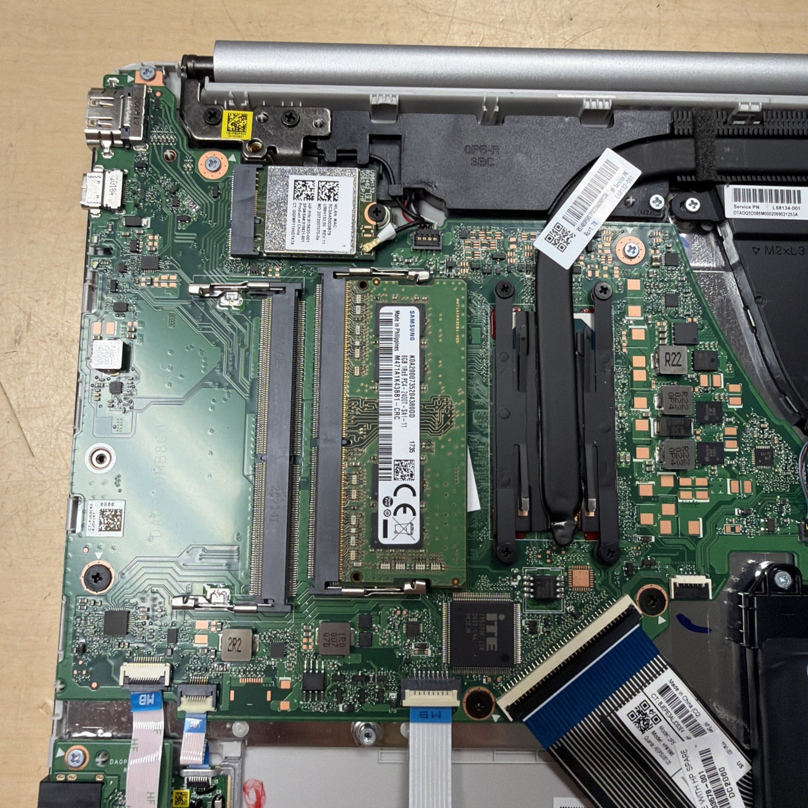*PARTS HP NOTEBOOK 15-DY1027OD i7-1065G7 @ 1.30 GHz, 8GB RAM, NO HDD/OS