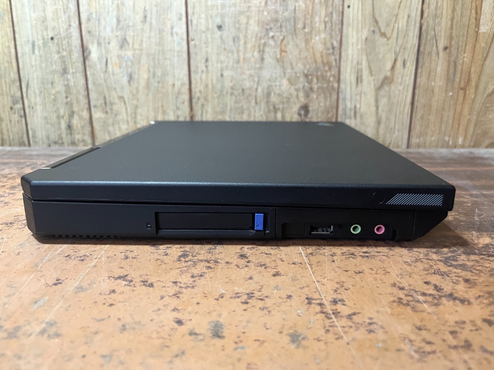 IBM ThinkPad R31 14″ Retro Collector Vintage Laptop Windows XP Pro Parallel Port