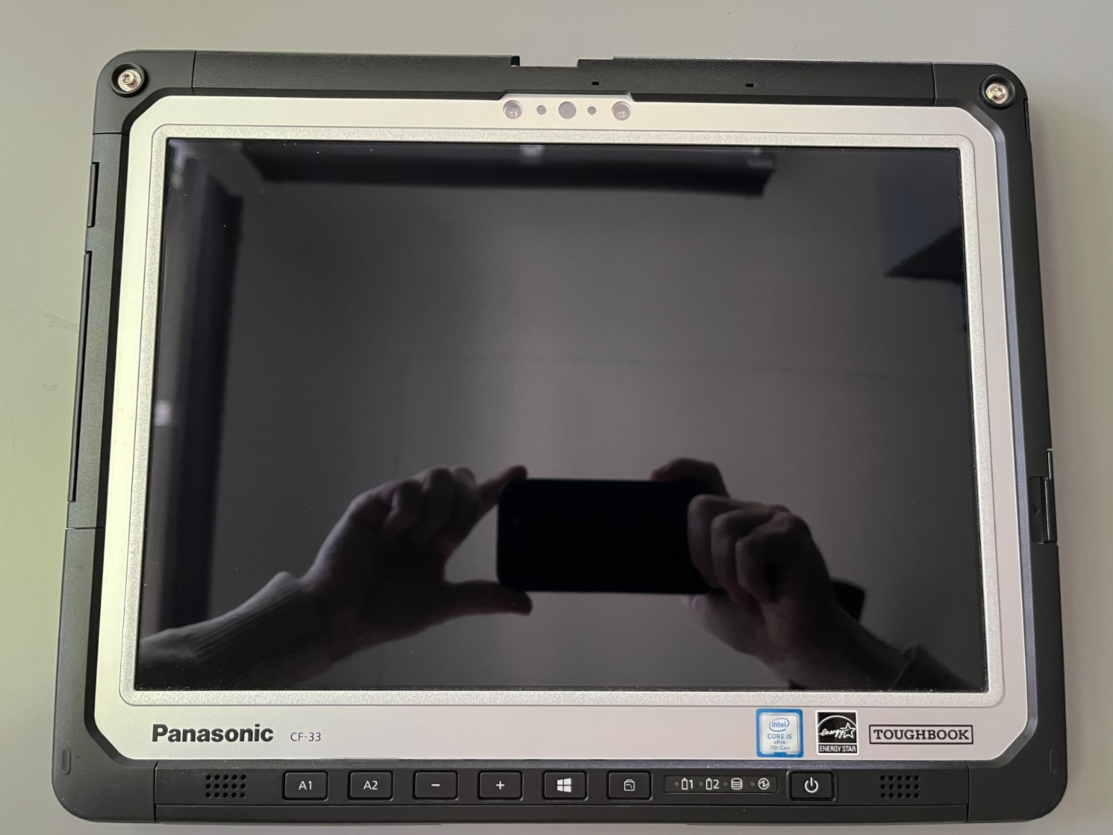Panasonic CF-33 – 12″ 2160×1440 – i5-7300U – 8GB – 128GB SSD – Windows 10 Pro