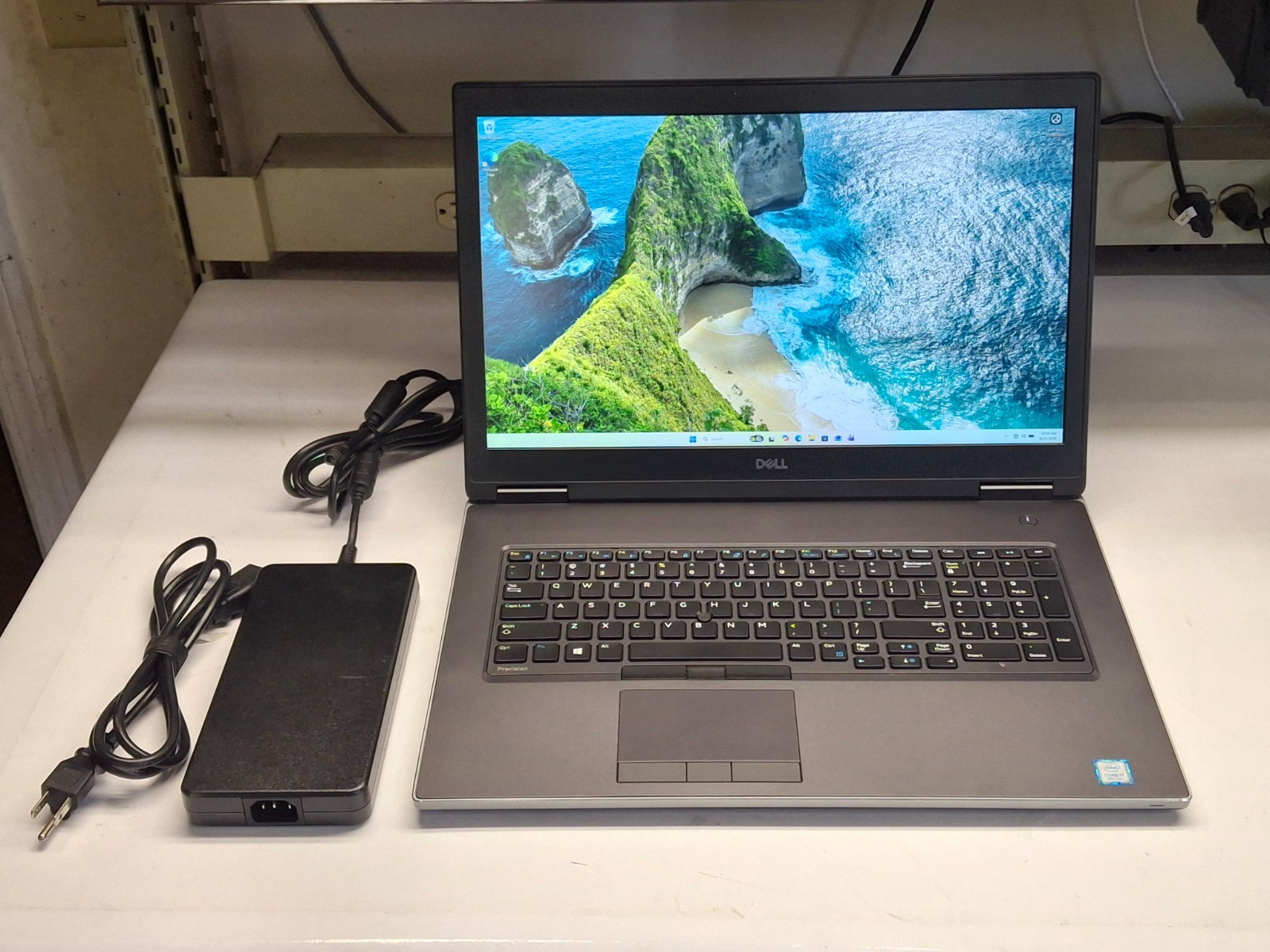 DELL PRECISION 7740 17.3″ I7-9850H 256GB SSD 32GB RAM NVIDIA RTX 4000 WIN 11 PRO