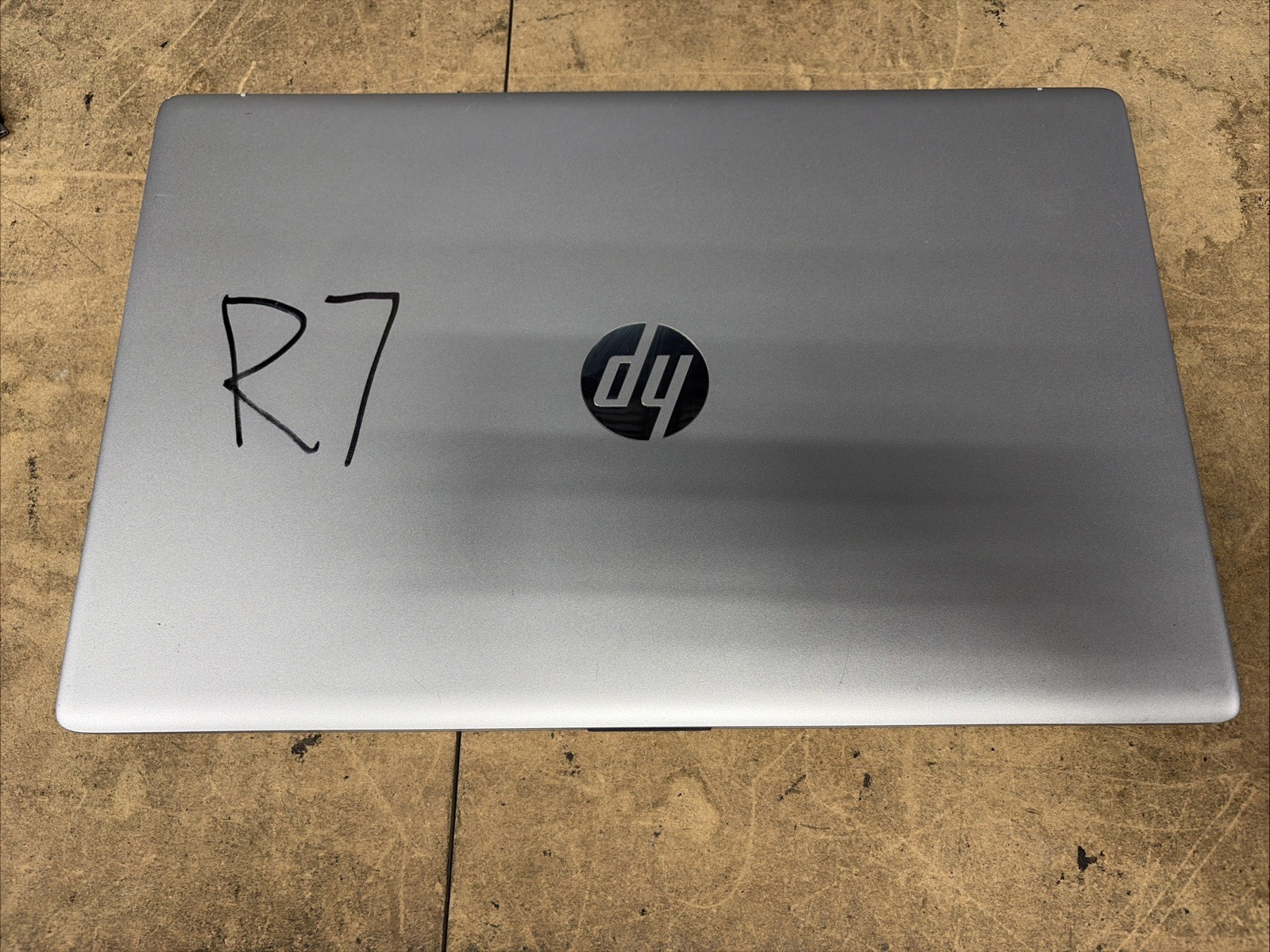 HP 17z-CP300 17” Ryzen 7 7730u 8GB RAM 512GB SSD