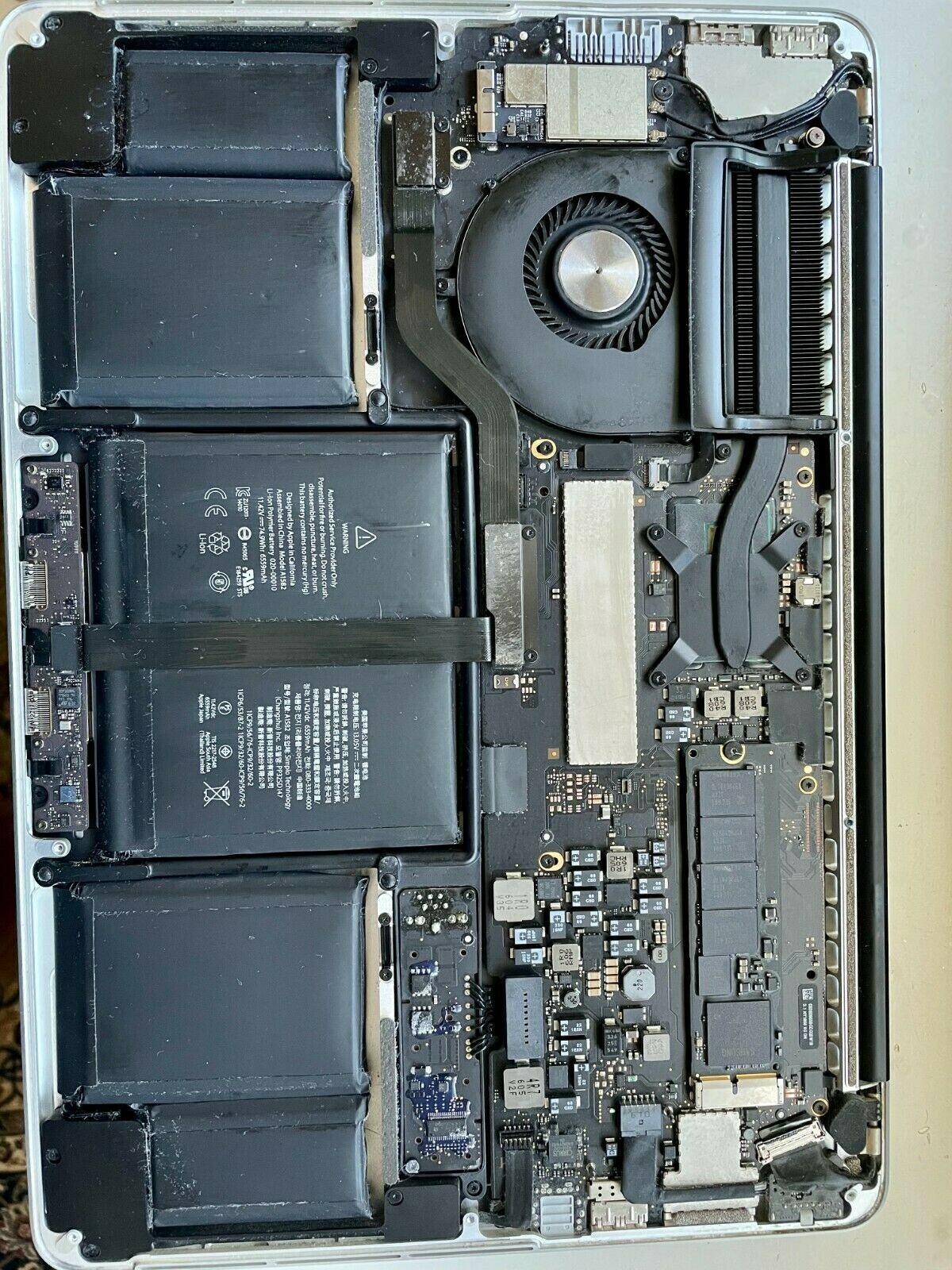Apple MacBook Pro A1502 13.3″ Laptop – MF843LL/A (Early 2015) (Broken Screen)