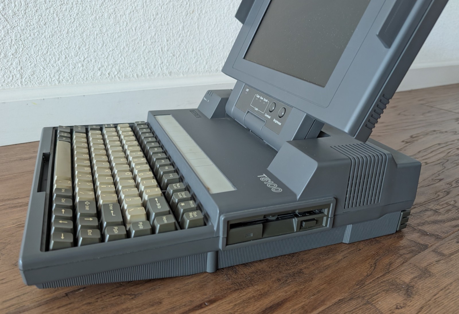 Toshiba T5100 vintage laptop PA8040U – for parts