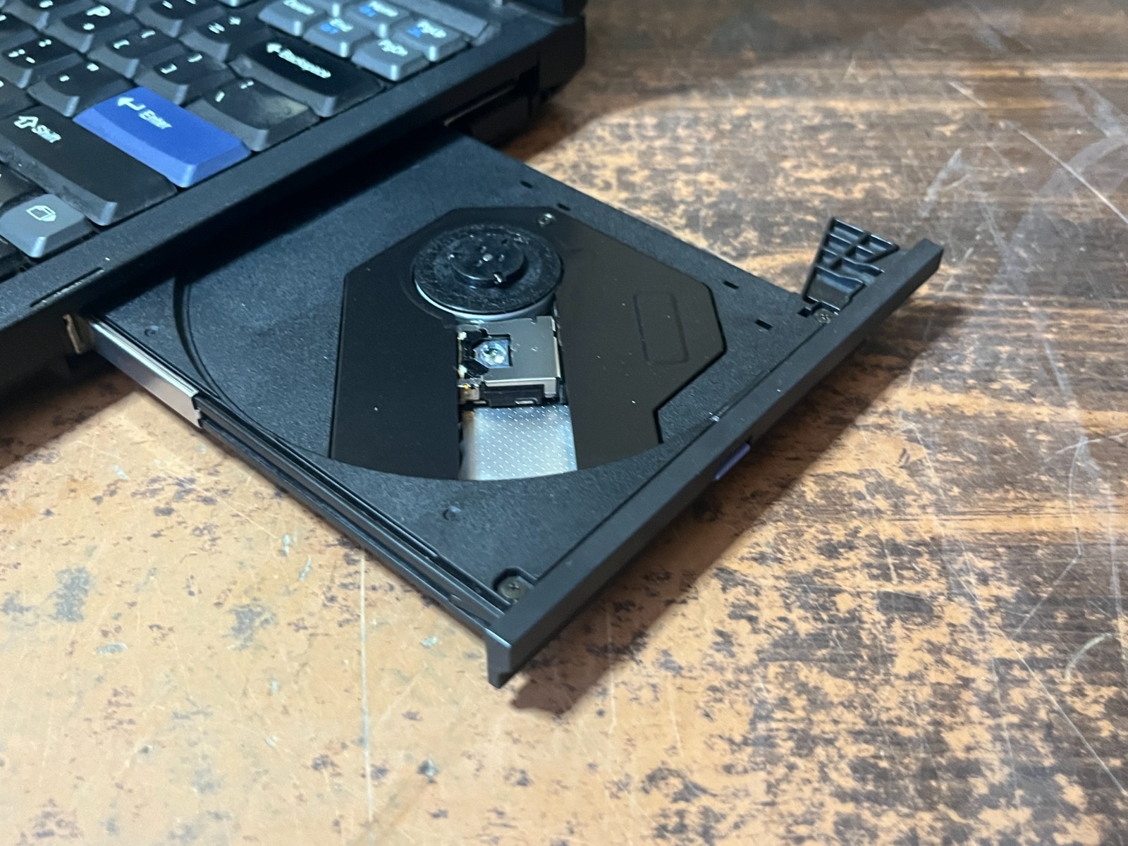 IBM ThinkPad R31 14″ Retro Collector Vintage Laptop Windows XP Pro Parallel Port