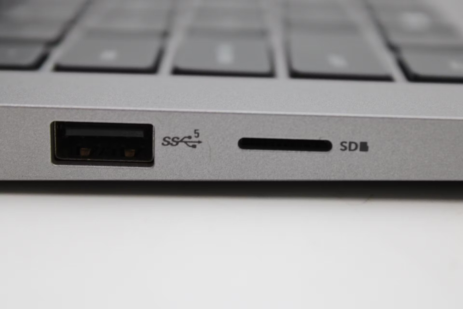 Dell Latitude 5530 Used 13.2″ i5-1245U, 16GB RAM, 256GB NVMe