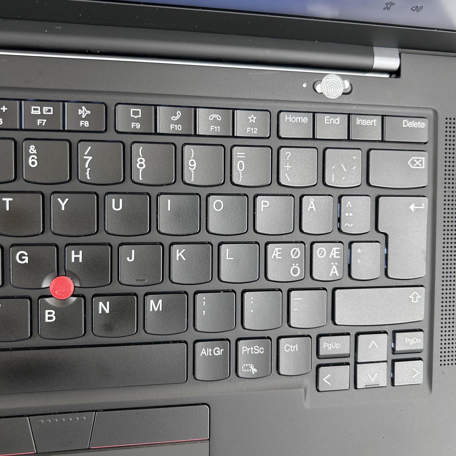 Lenovo ThinkPad X1 Carbon Gen 9 14 FHD+ i5-1135G7 16GB 256GB Bilingual Keyboard