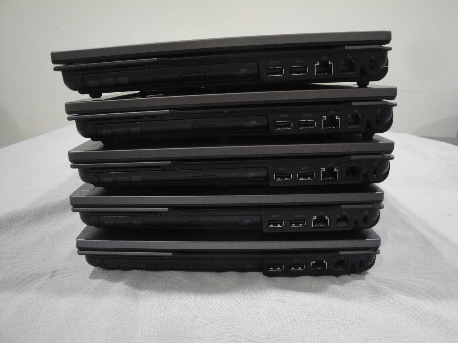 Lot of 5 HP EliteBook 8540W Core i7 Quad1.87 4GB Radeon M5800 DVD FHD.