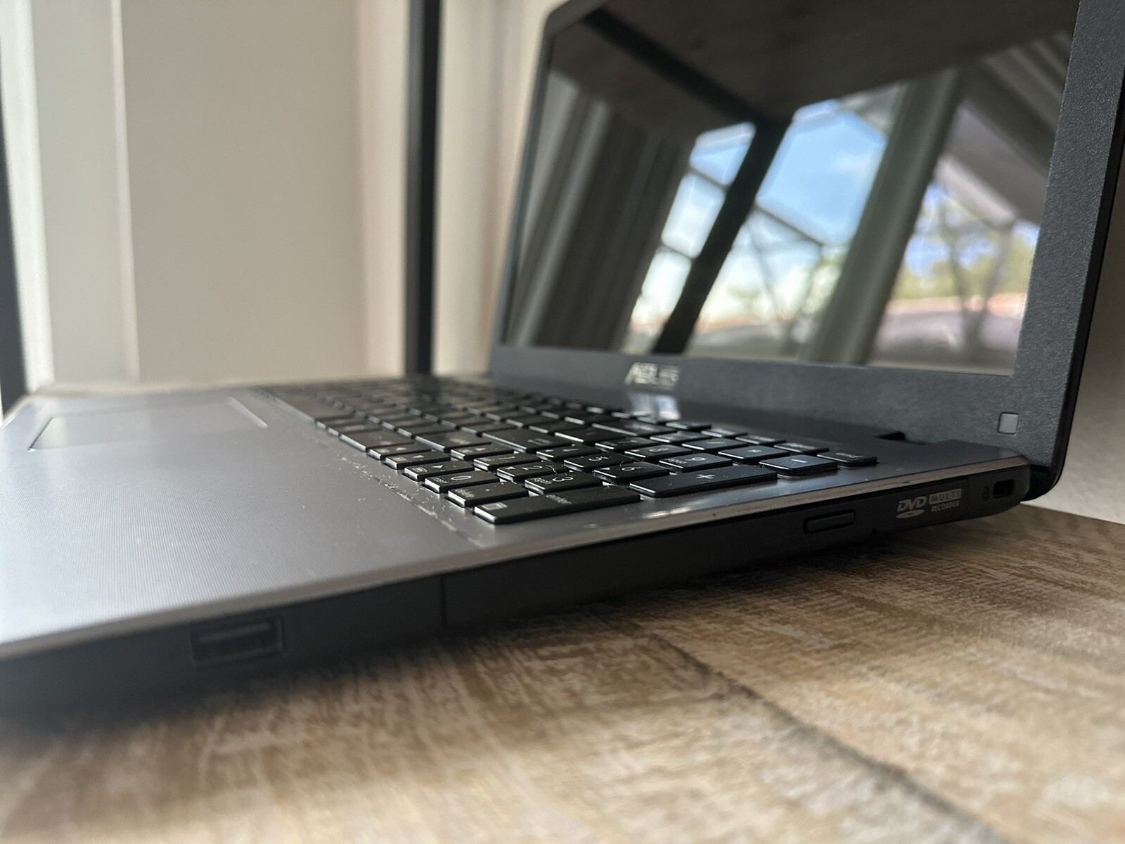 ASUS Laptop R510L, Intel i5 4210U, 240GB SSD, 8GB RAM, HDMI, Win 11 Home