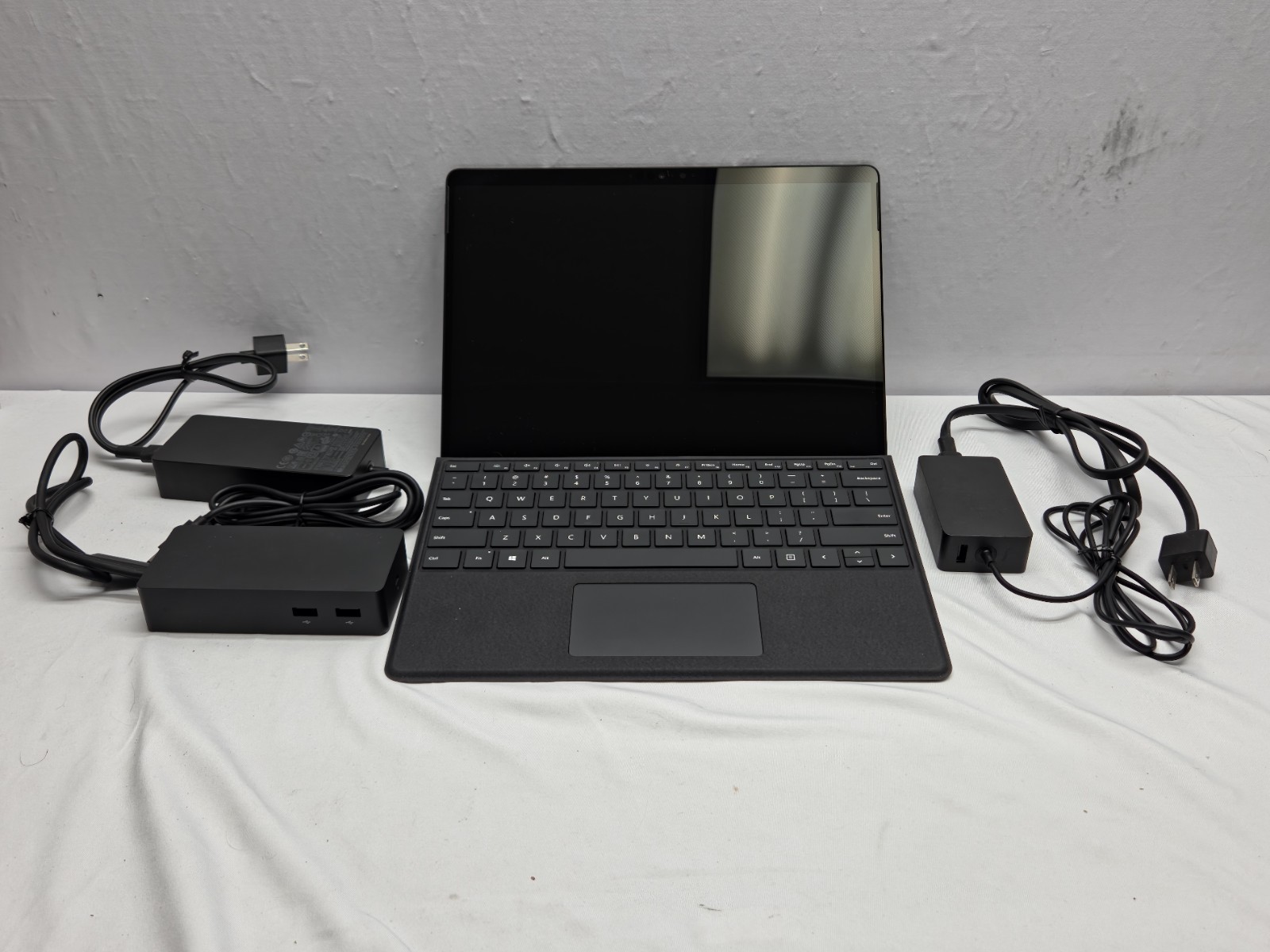 Microsoft Surface Pro X Bundle Microsoft SQ1 8GB RAM 128GB SSD + Docking Station