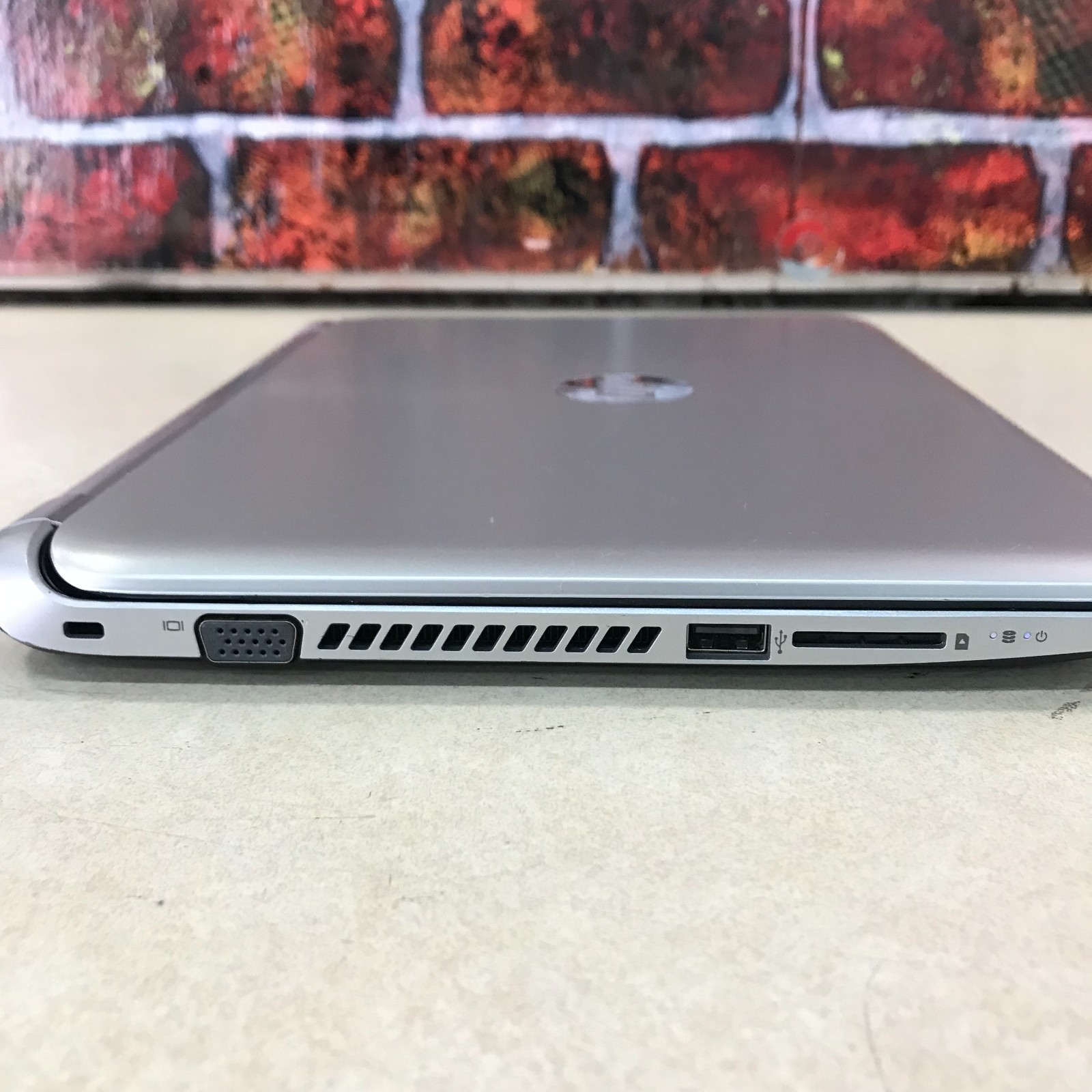 HP Pavilion 14″ Retro Gaming Laptop AMD A4-1250 1.00GHz 1GB RAM (Windows 8.1)