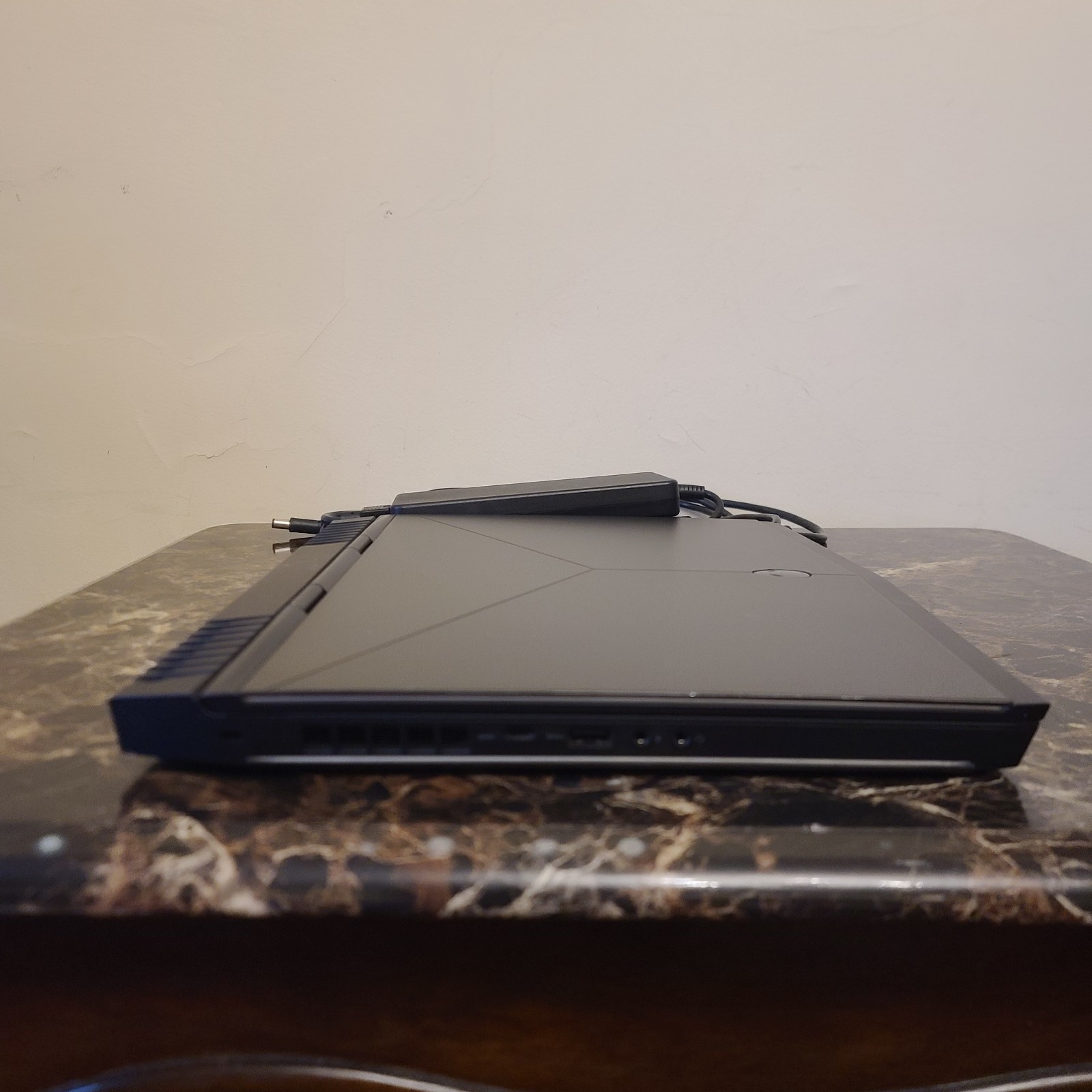 ALIENWARE 15 R4 GAMING LAPTOP CORE i5-8300H 16GB RAM GTX 1060 128GB NVMe 1TB HDD