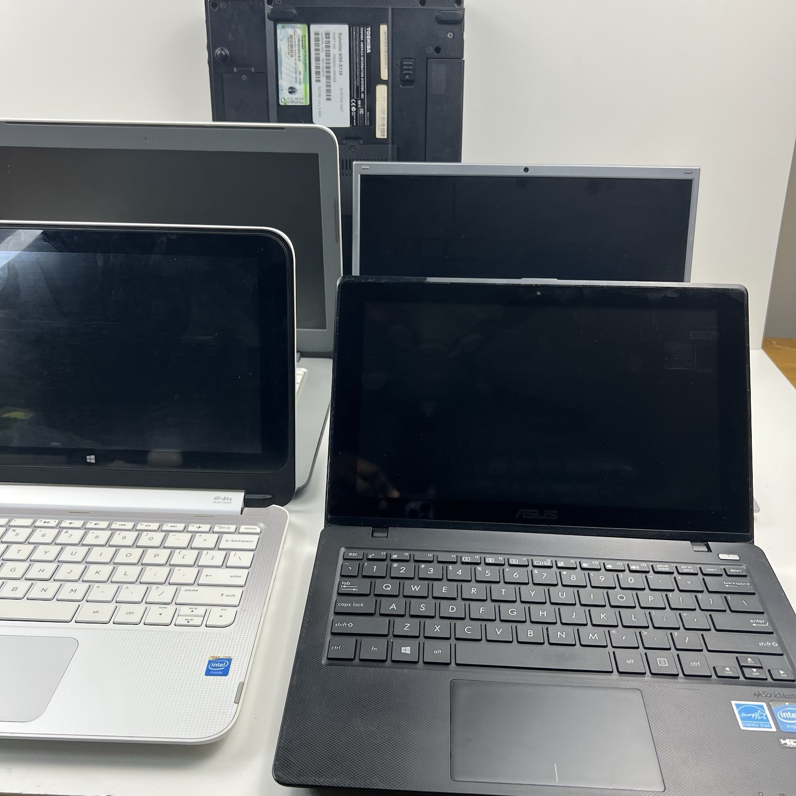 Lot of 5 Mixed HP Toshiba Laptops, FOR PARTS OR REPAIRS