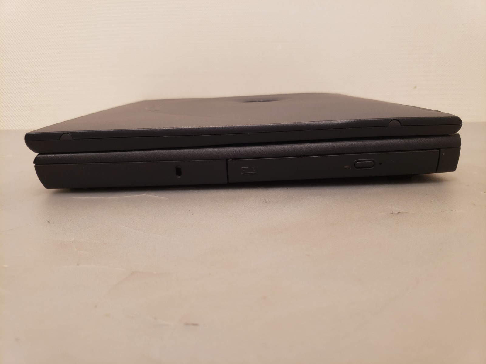 Vintage Dell Inspiron 2650 Intel Pentium 4 256MB 30GB WinXP Laptop AS-IS Read