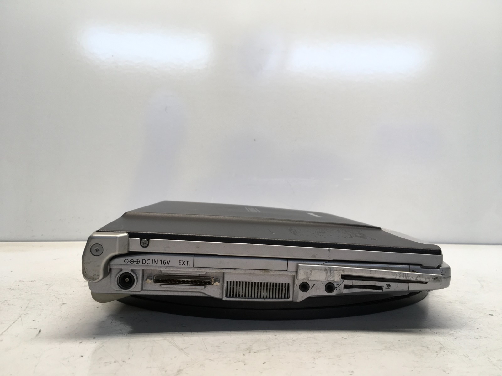 Panasonic CF-F9 Intel i5-M560 2.67GHz 2 GB NO HDD/Battery