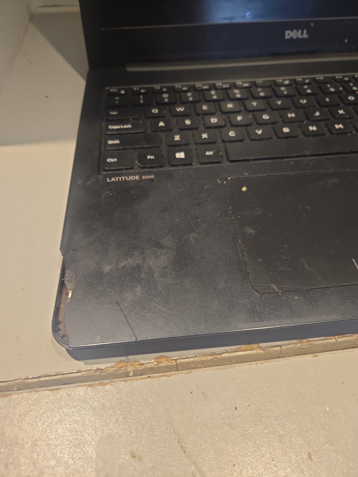 Dell Latitude 3550 Laptop i5-1335U 15.6″ FHD *For parts No Ram No HDD read Desc