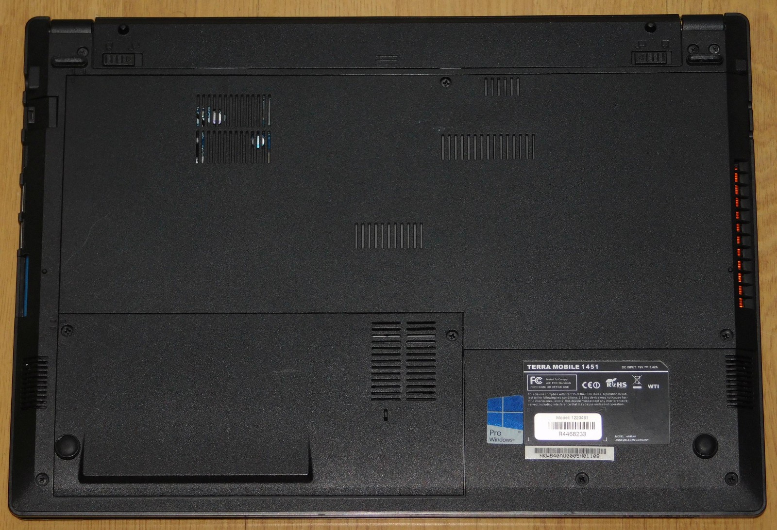❌FAULTY/DAMAGE Notebook Laptop Terra Mobile 1451 Hinge and Screen Cracked
