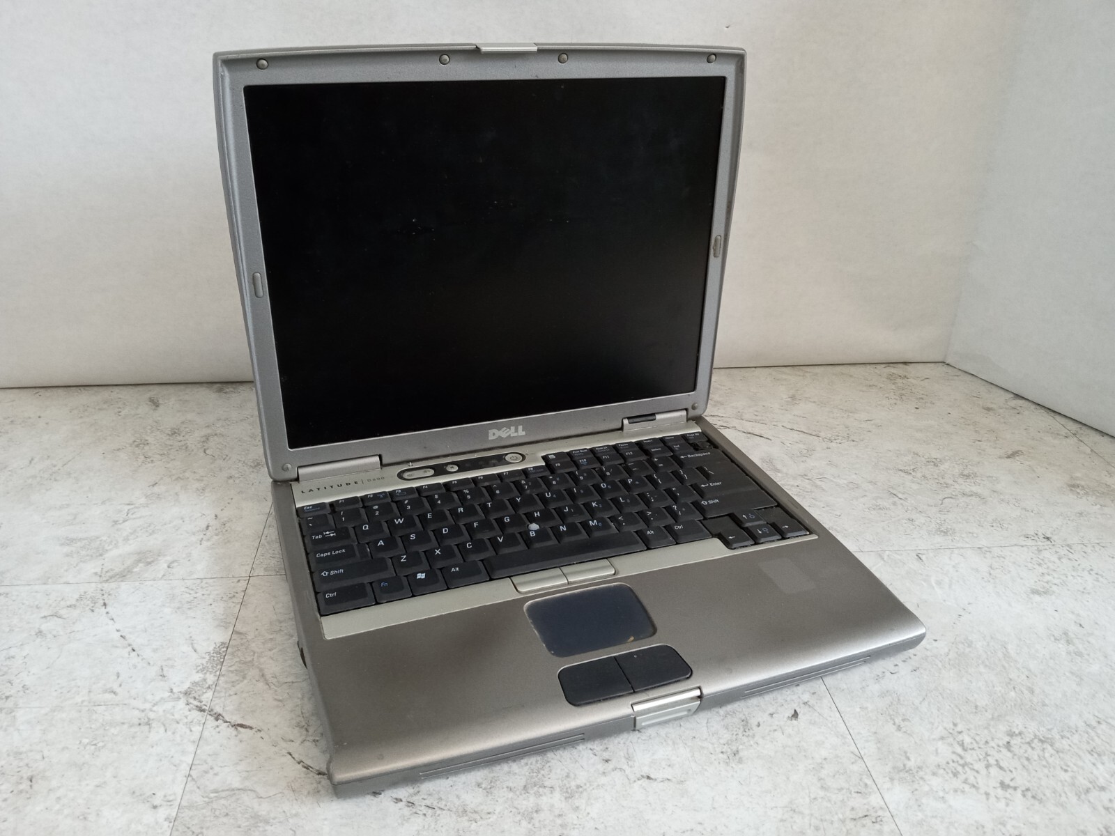 Dell Latitude D600 14″ Laptop Intel Pentium CPU – POWER DEAD – READ -RR